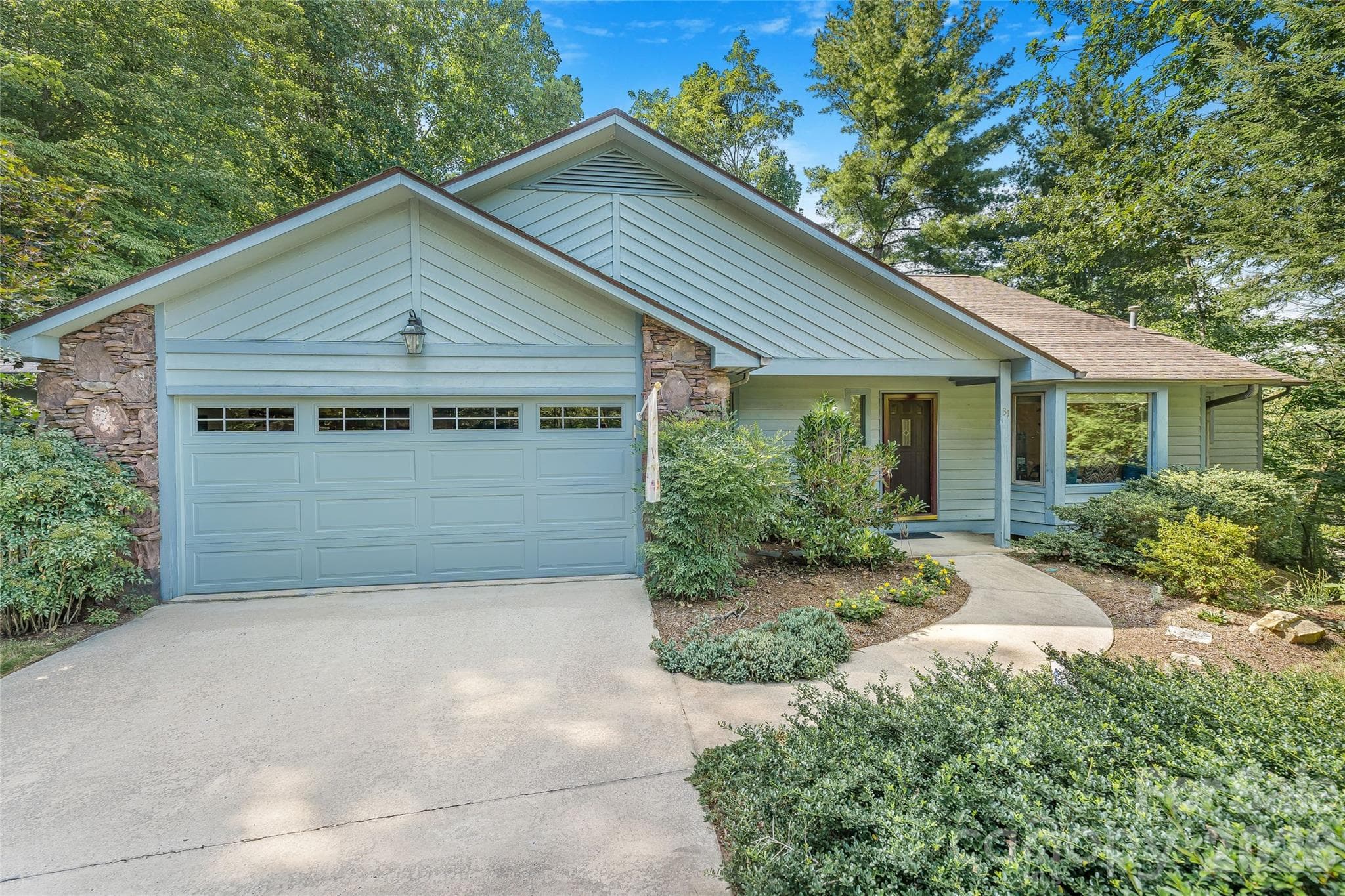 31 Hillcreek Drive