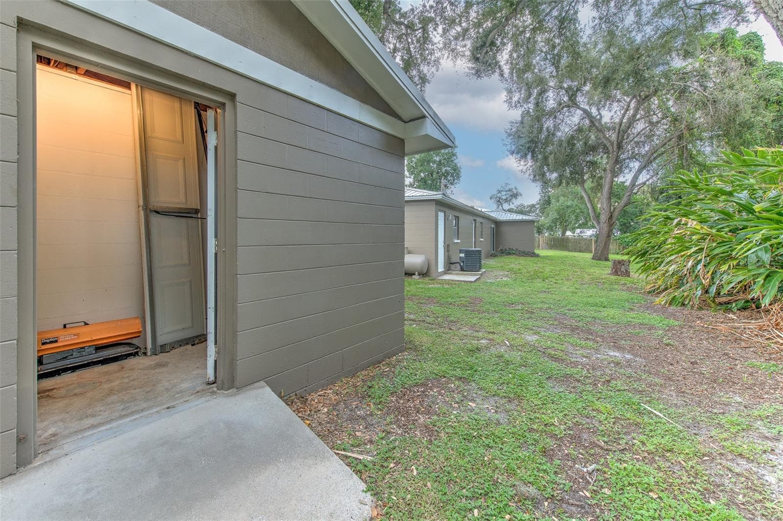 Single Family Residence at 8825 COBB RD, RIVERVIEW, photo 40 of 42