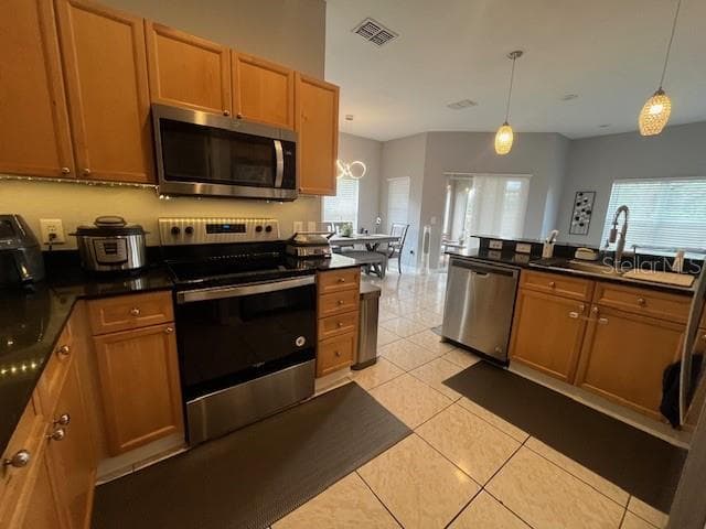 Townhouse at 10802 CELTIC WOODS AVE, TAMPA, photo 18 of 26