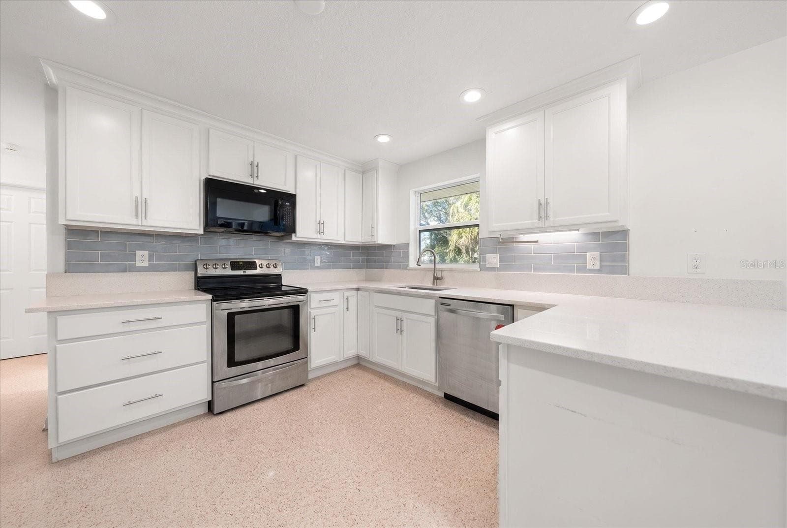 Single Family Residence at 1690 PINEHURST RD, DUNEDIN, photo 4 of 50