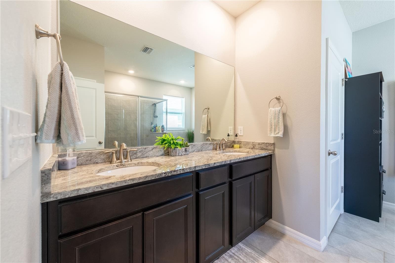Single Family Residence at 2247 MIDNIGHT PEARL DR, SARASOTA, photo 19 of 41
