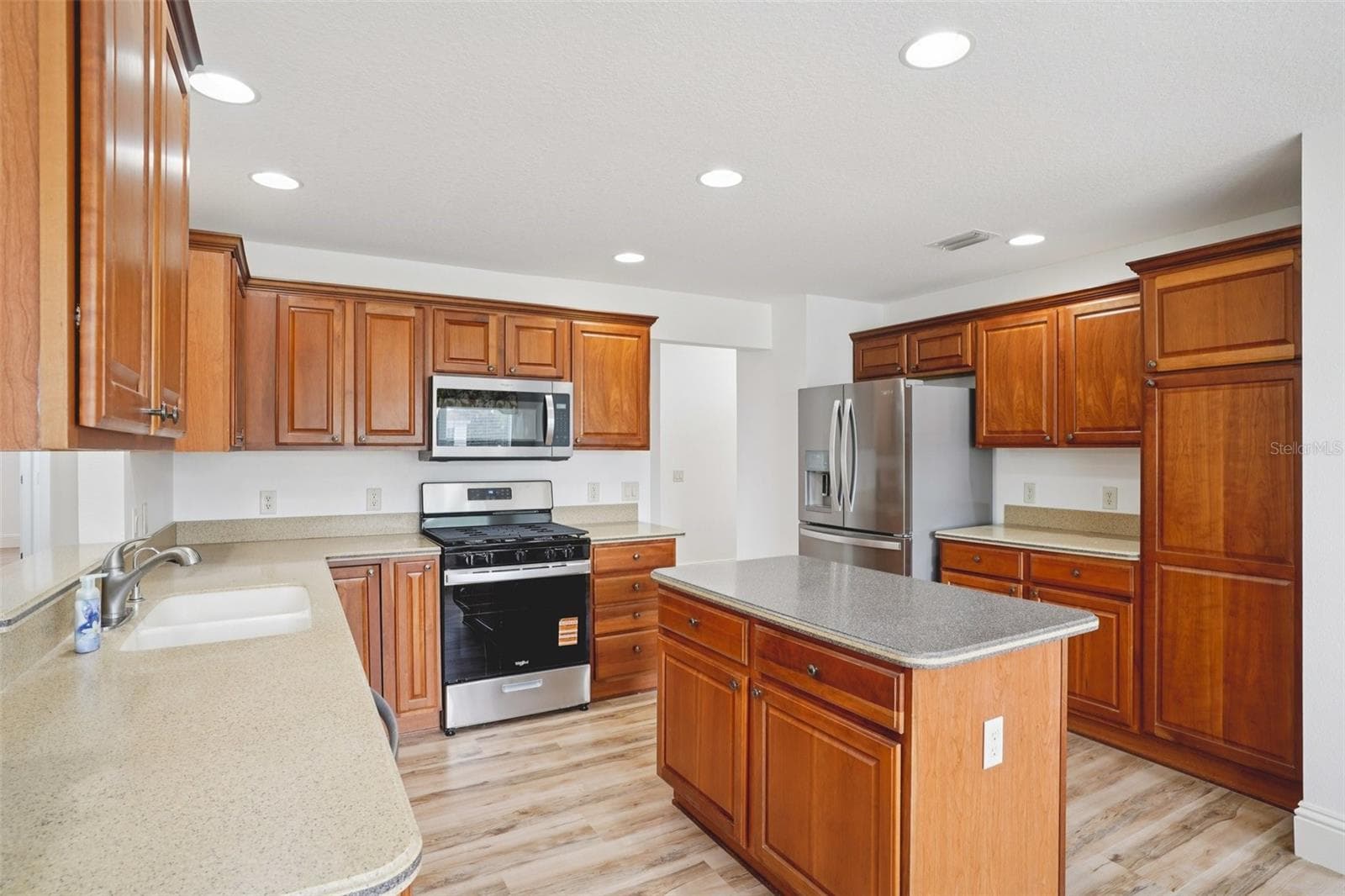Kitchen - 1722 BUGLE TER, THE VILLAGES