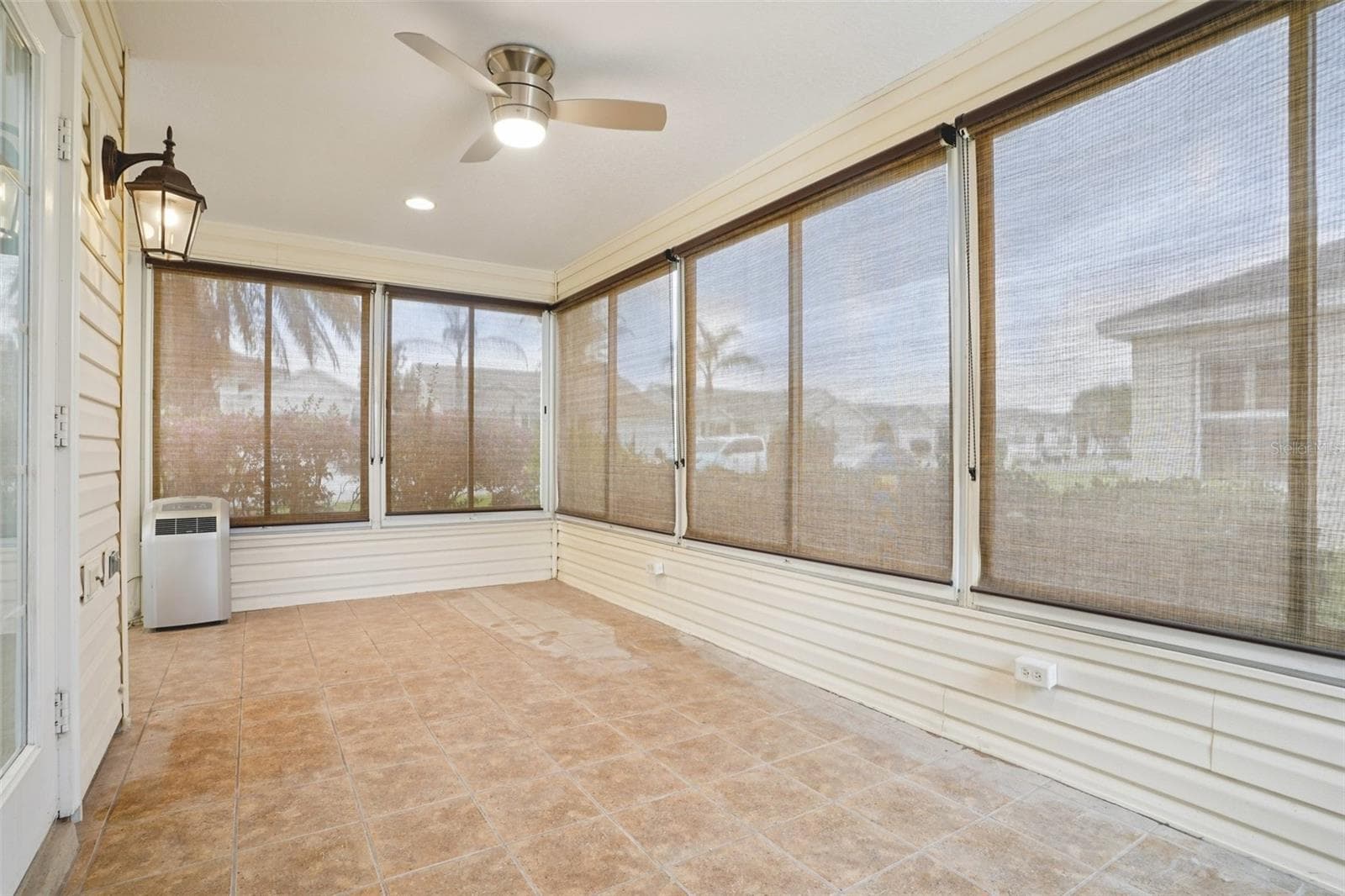 L-Shape Enclosed Lanai - 1722 BUGLE TER, THE VILLAGES