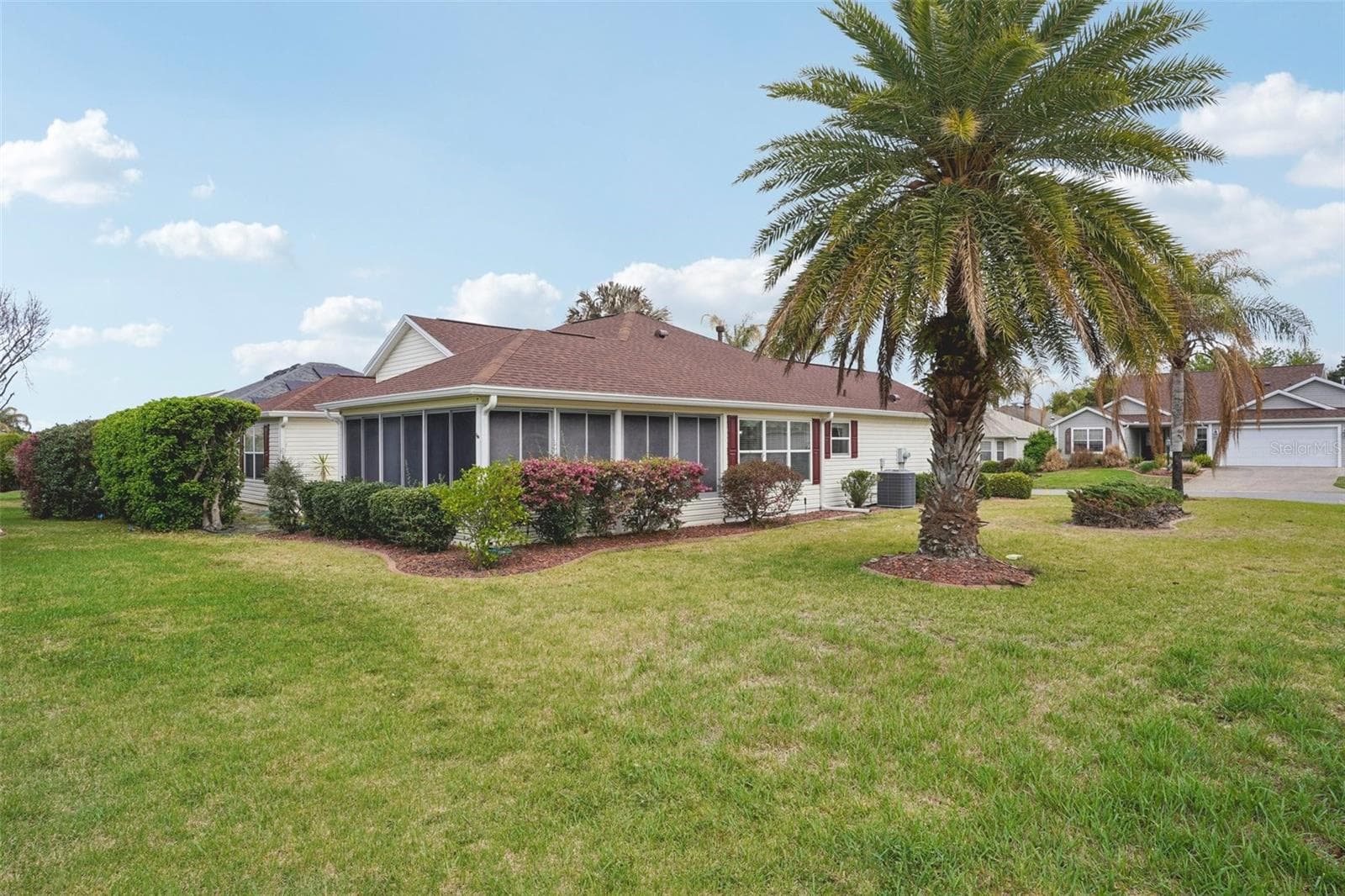 Back Left & Side Yard - 1722 BUGLE TER, THE VILLAGES