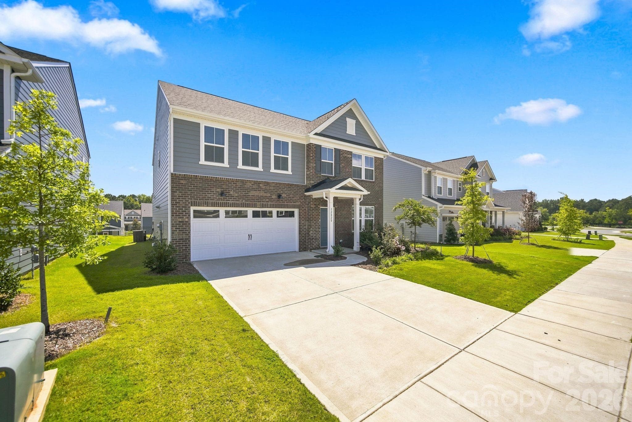 Single Family Residence at 12028 Grinstead Lane, Charlotte, photo 2 of 40