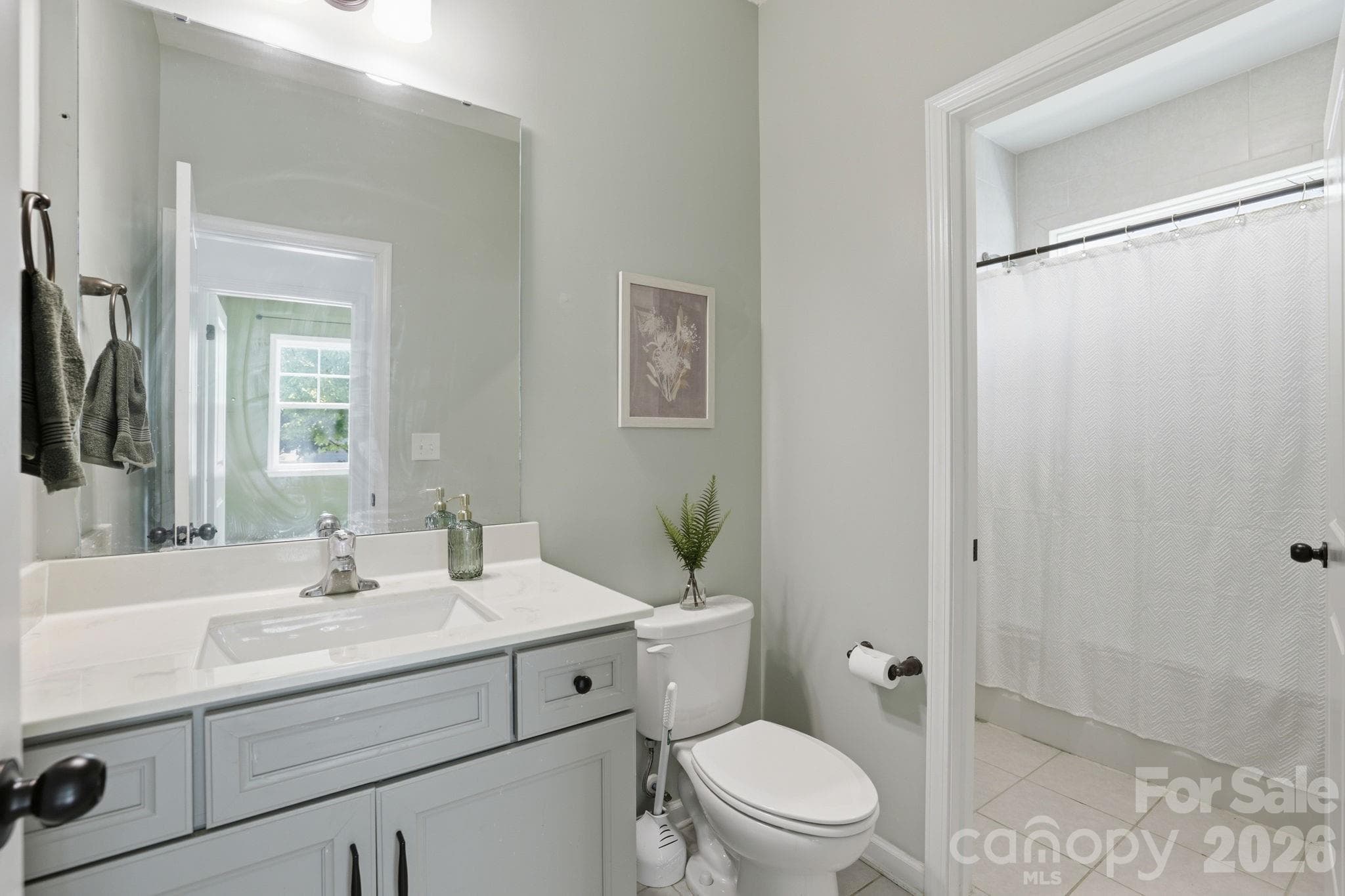 Full Bathroom on Main Level - 1134 Baldwin Drive, Lancaster