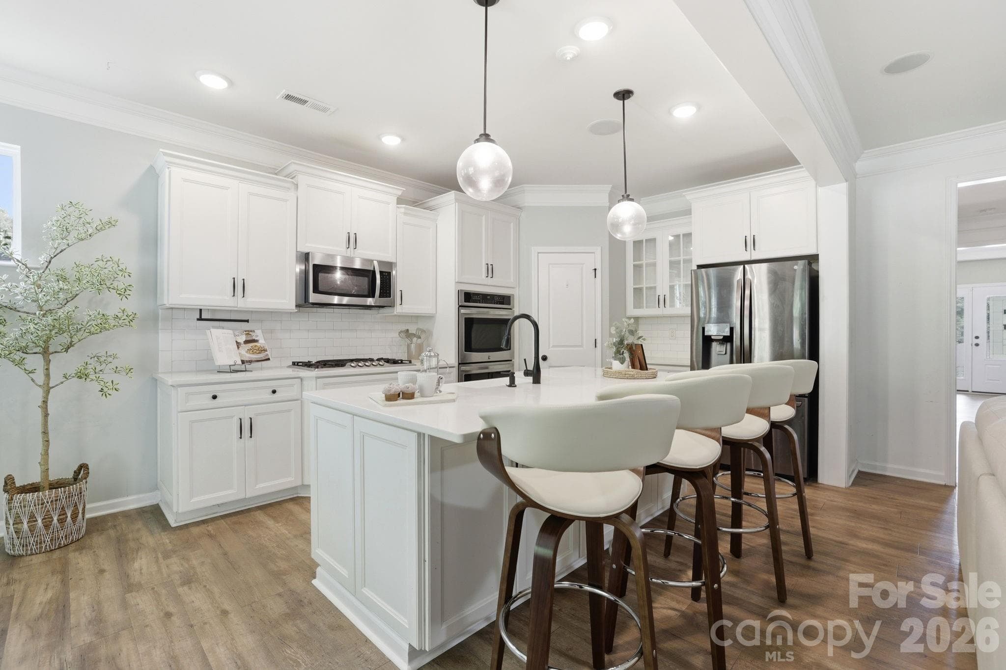 Gourmet Kitchen with Double Oven - 1134 Baldwin Drive, Lancaster