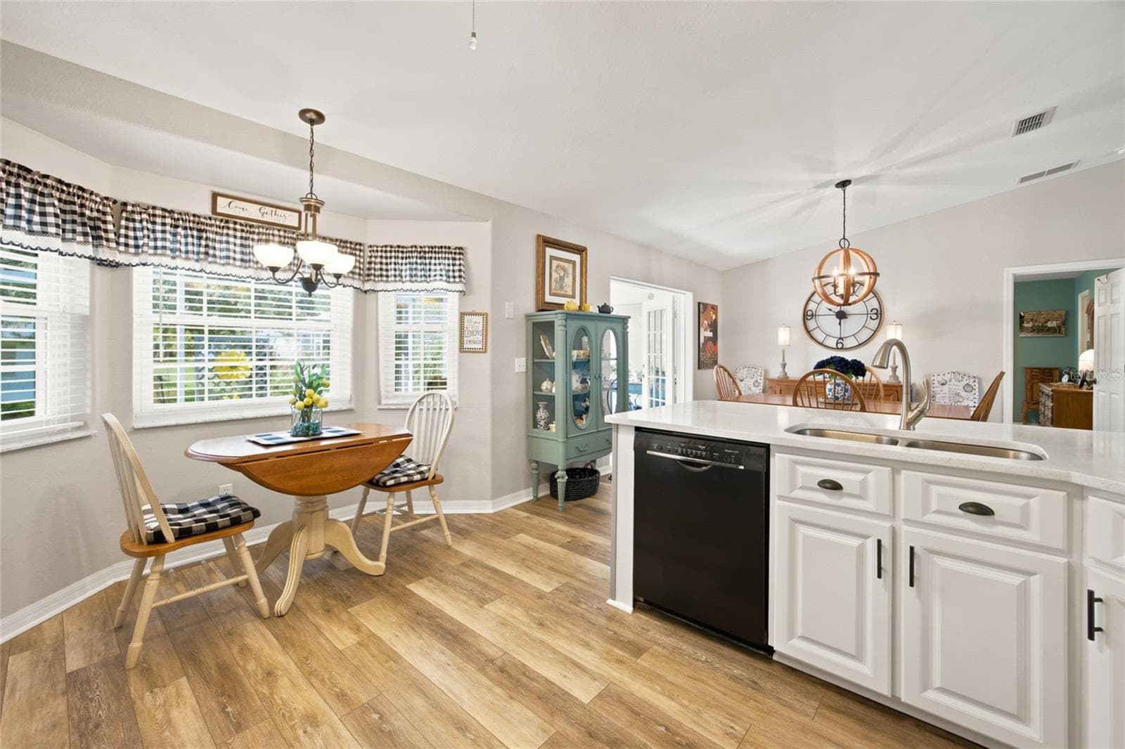 Kitchen Nook - 5948 SW 103RD ST, OCALA