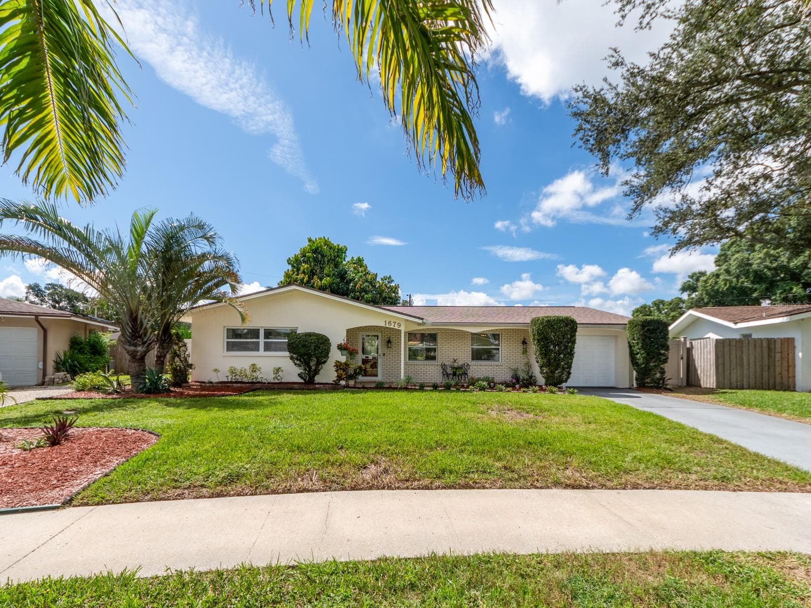 1679 WOODRIDGE DR