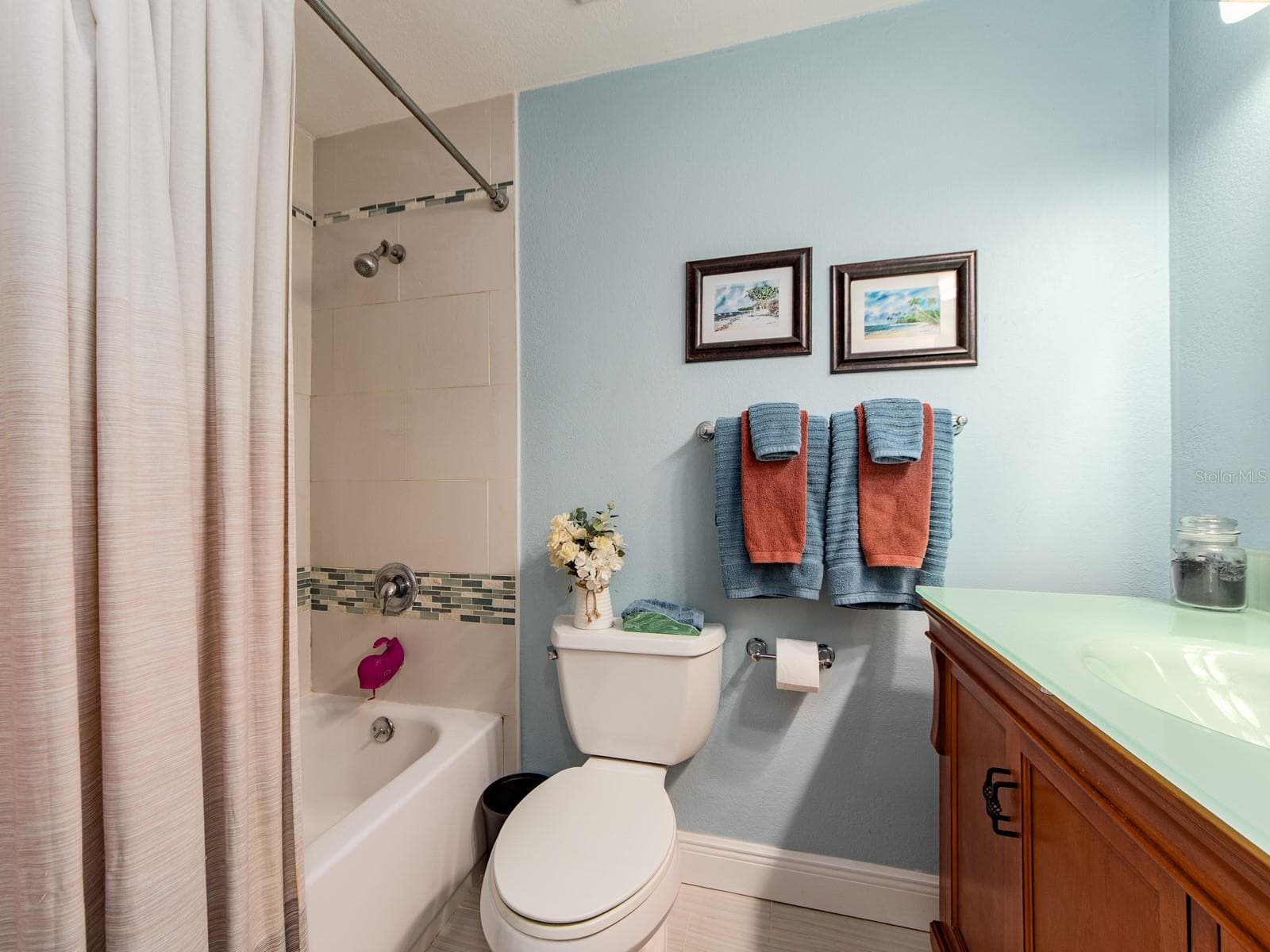 bath 2 - 1679 WOODRIDGE DR, CLEARWATER