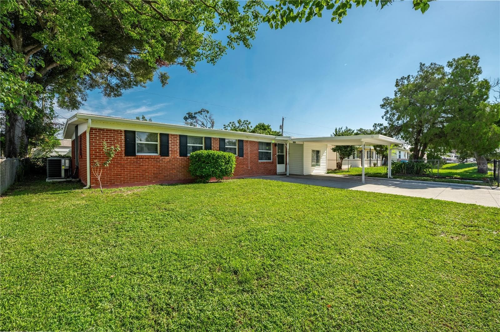 Single Family Residence at 6913 W CLIFTON ST, TAMPA, photo 5 of 25