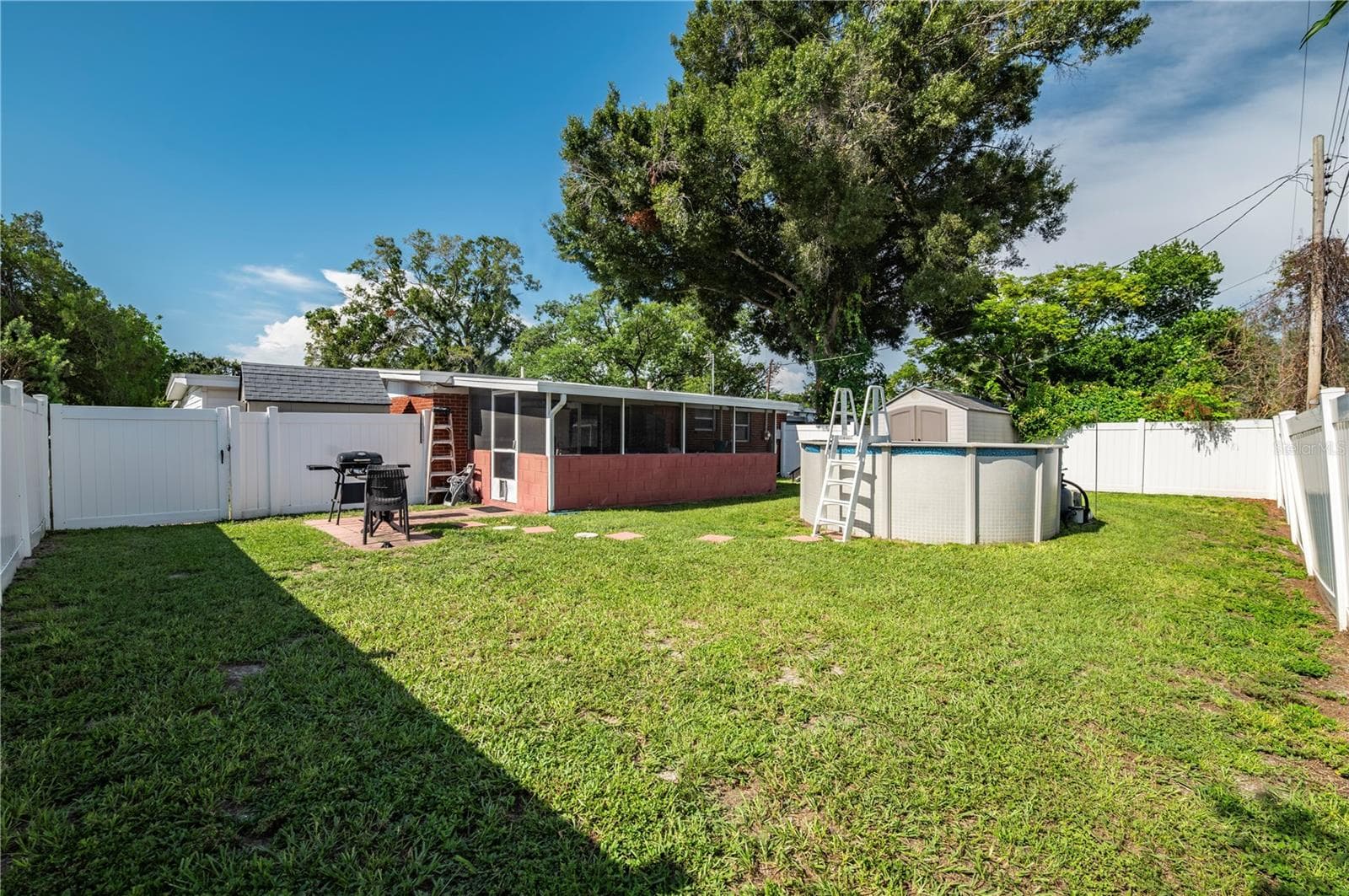 Single Family Residence at 6913 W CLIFTON ST, TAMPA, photo 8 of 25