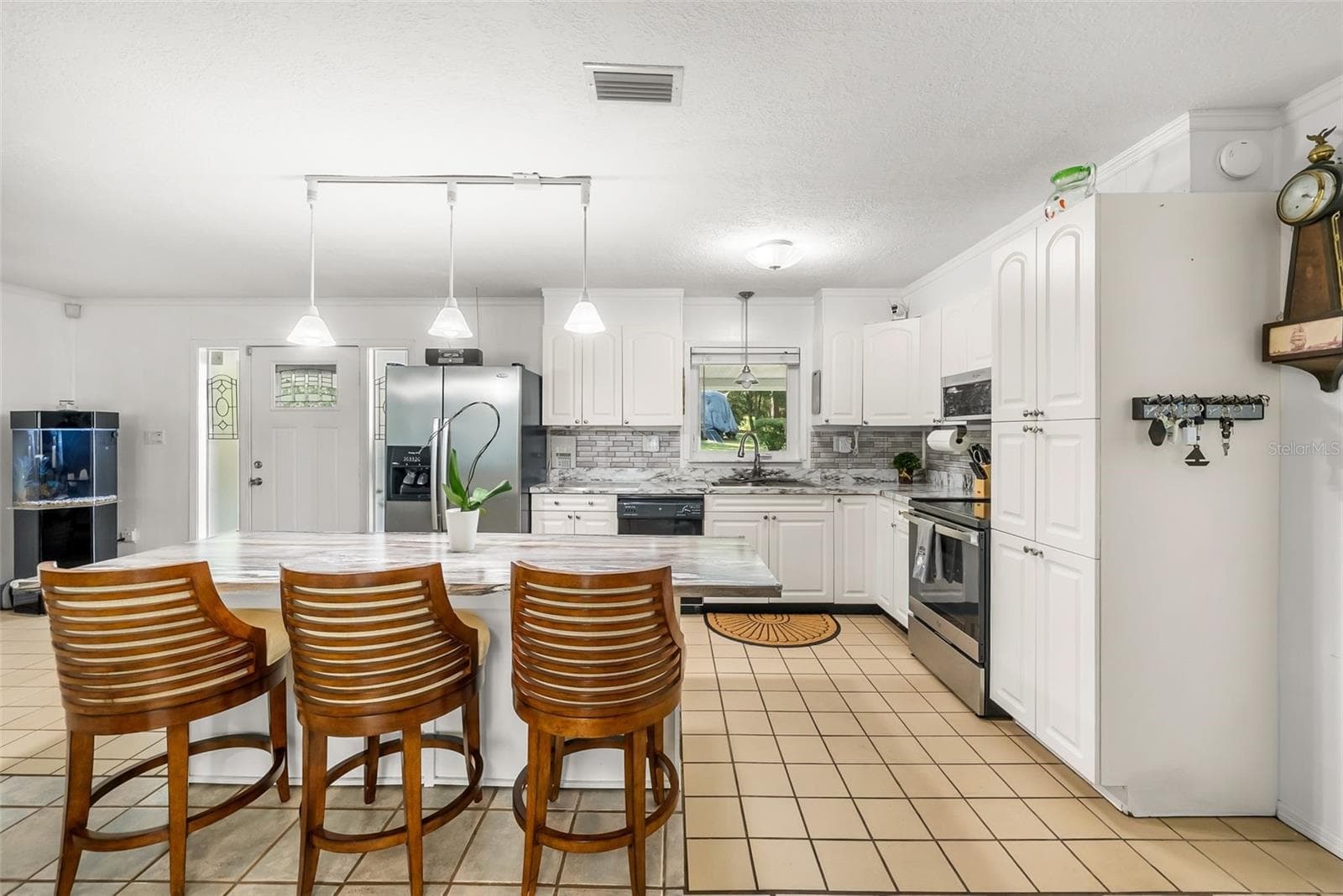 Gorgeous Kitchen - 1416 BADEN POWELL RD, HAWTHORNE