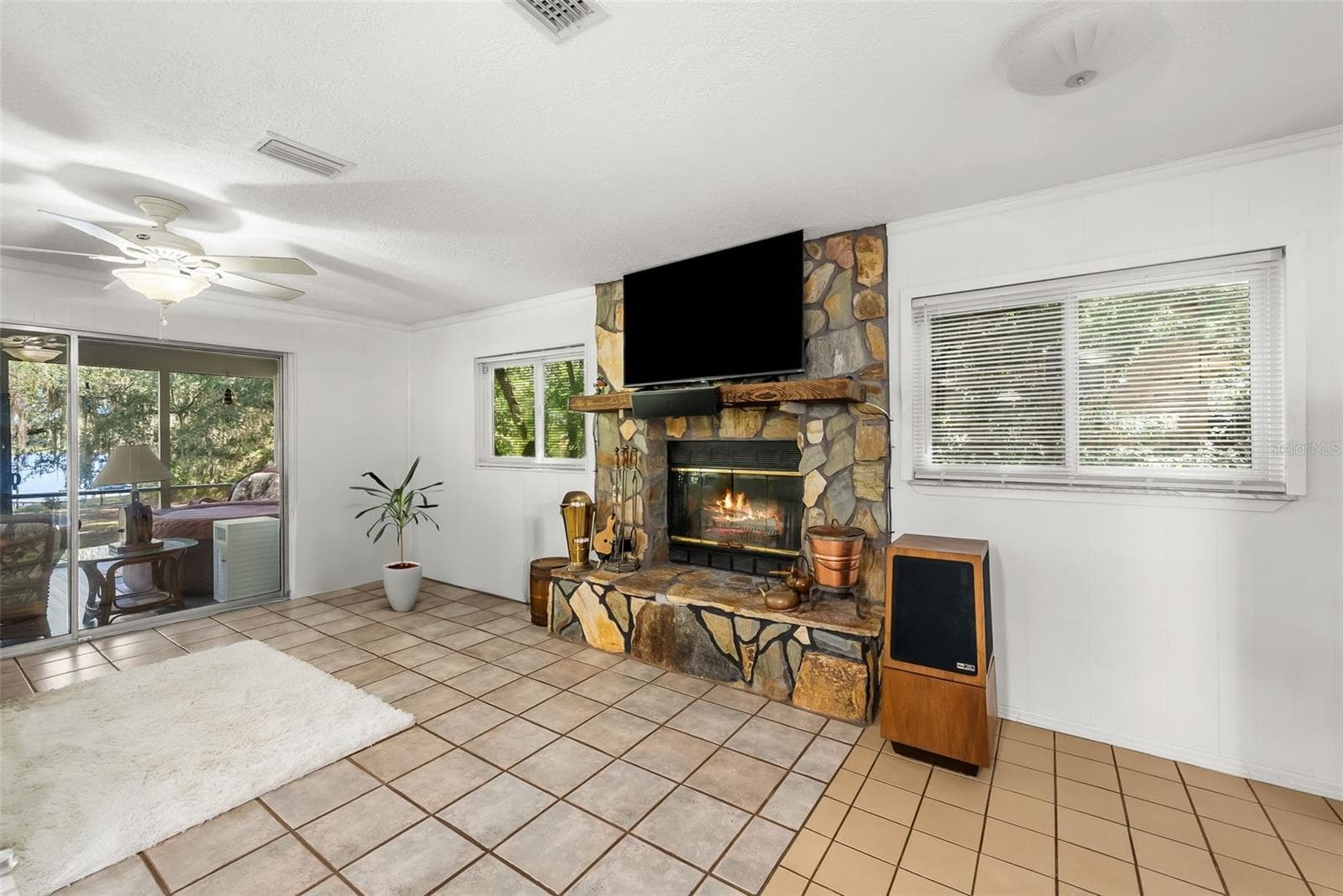 Authentic stone Fireplace - 1416 BADEN POWELL RD, HAWTHORNE