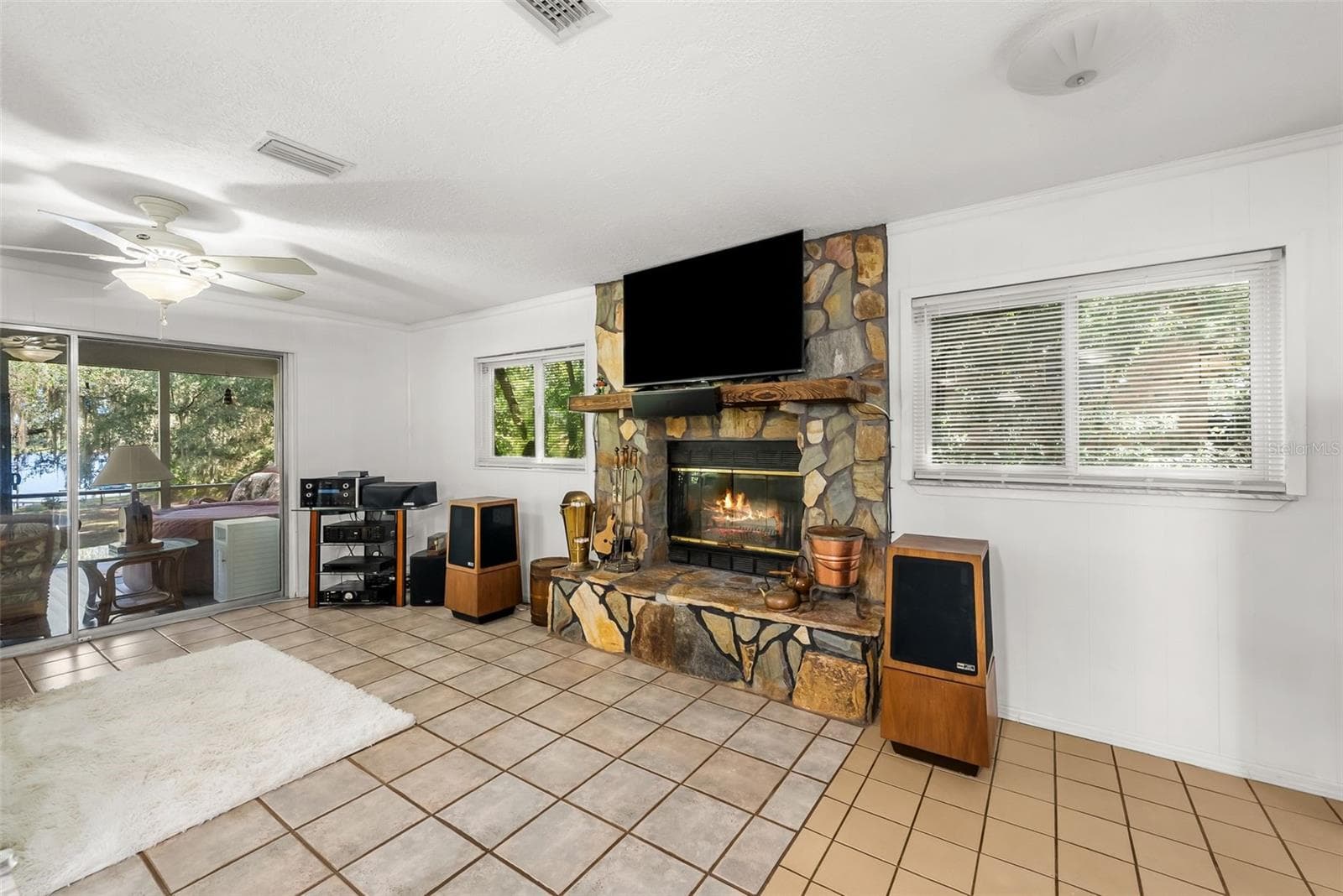 Single Family Residence at 1416 BADEN POWELL RD, HAWTHORNE, photo 8 of 47