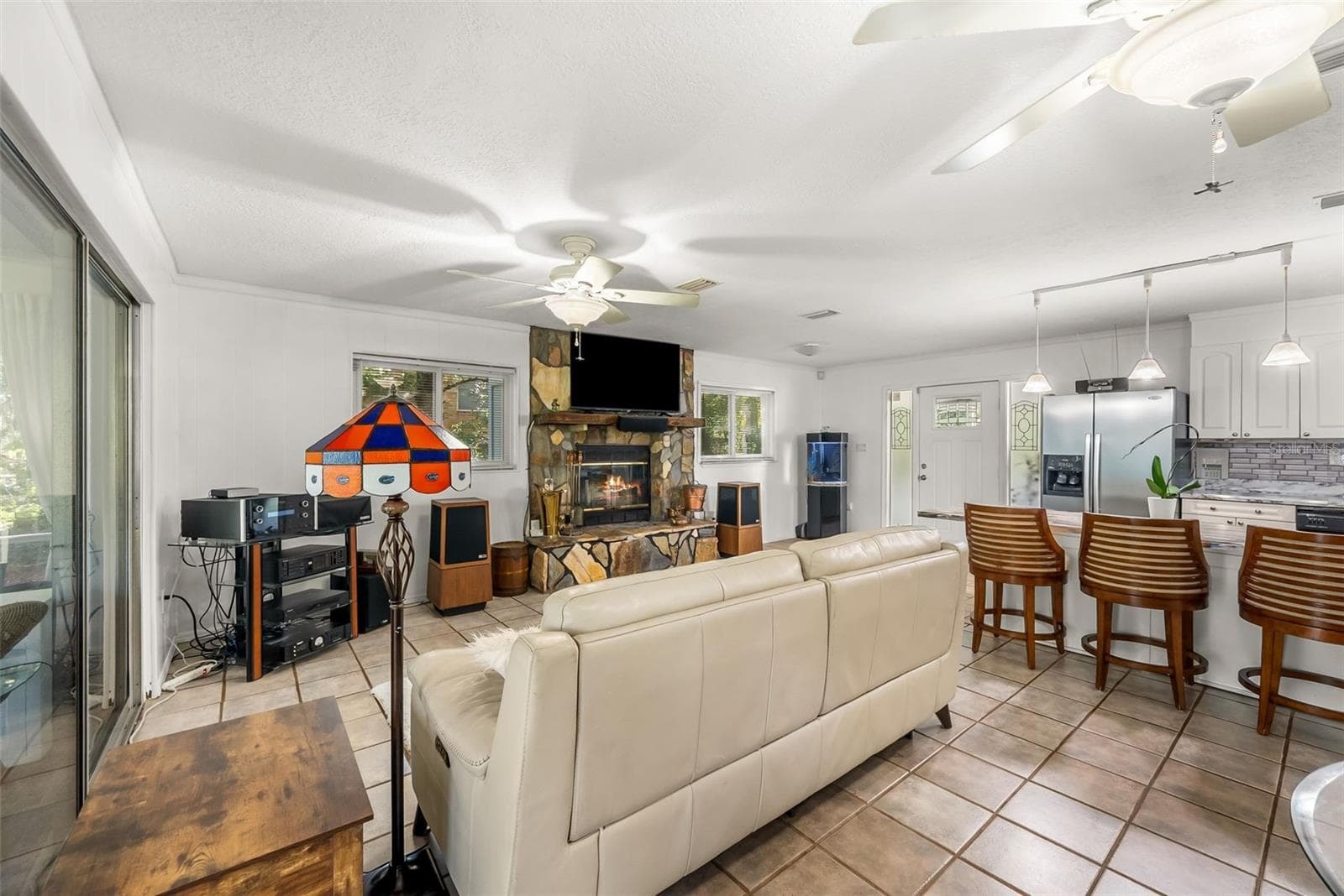 Single Family Residence at 1416 BADEN POWELL RD, HAWTHORNE, photo 12 of 47