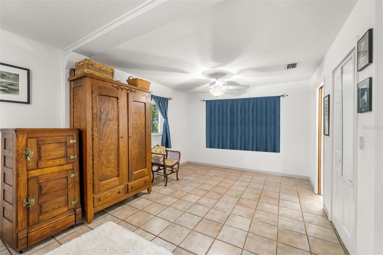Single Family Residence at 1416 BADEN POWELL RD, HAWTHORNE, photo 16 of 47