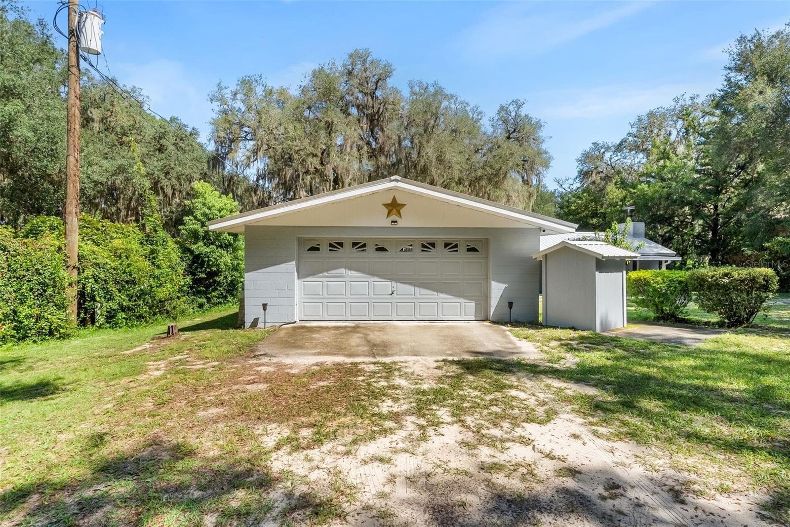 2 car garage/built-in storage - 1416 BADEN POWELL RD, HAWTHORNE