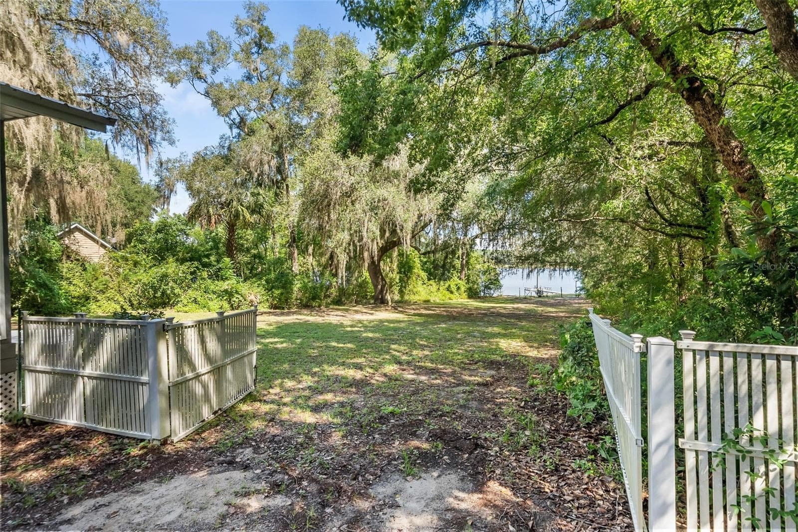 Single Family Residence at 1416 BADEN POWELL RD, HAWTHORNE, photo 35 of 47