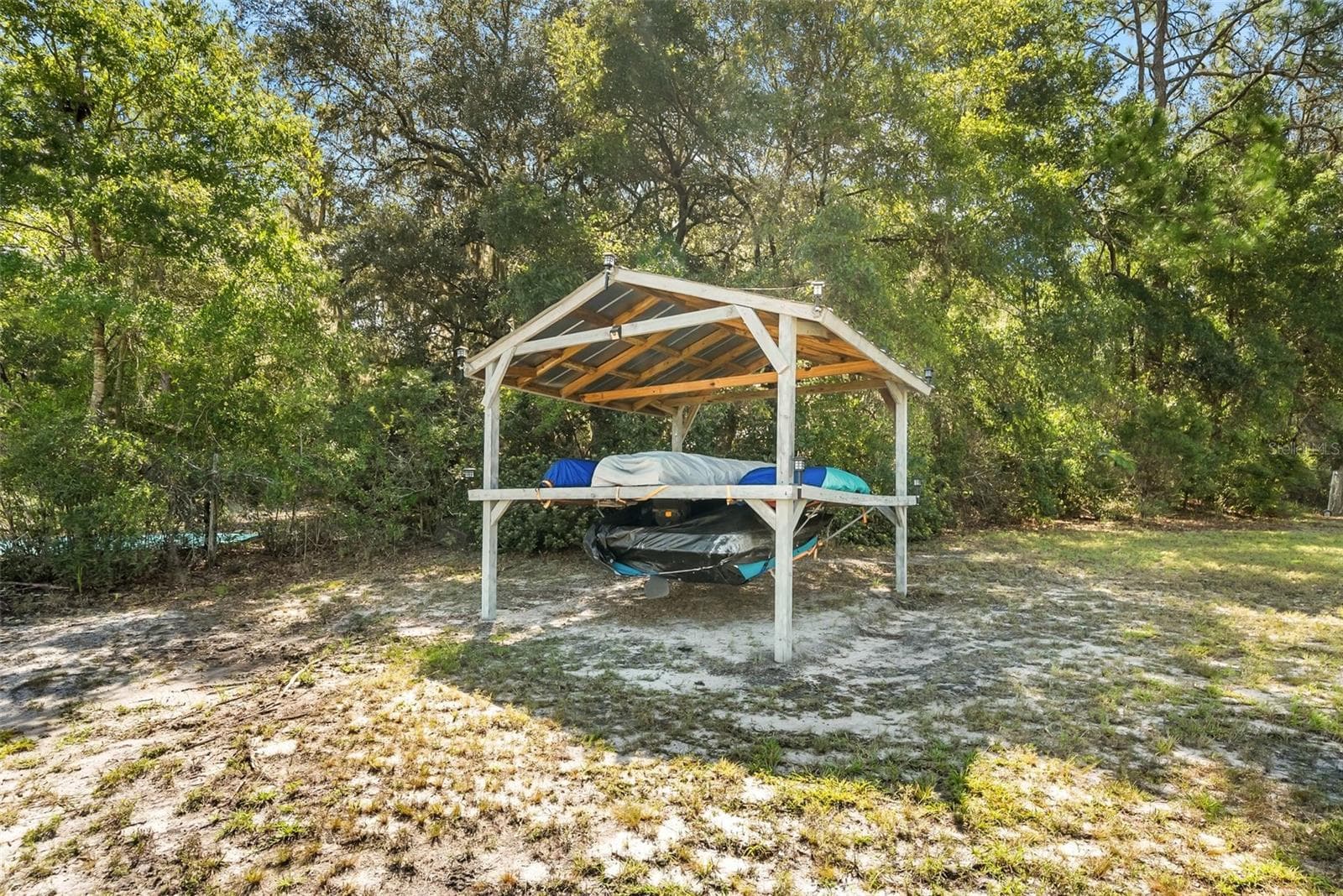 Kayak/paddle board shelter - 1416 BADEN POWELL RD, HAWTHORNE