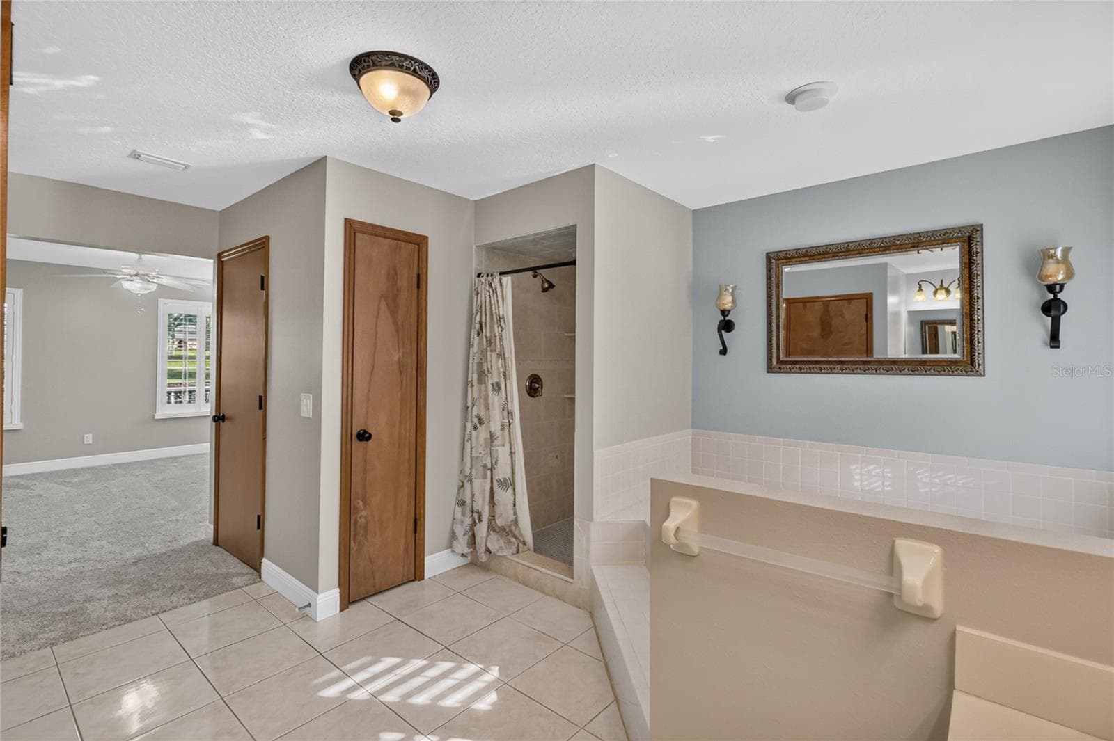 Main bathroom - 2628 LONGWOOD DR, LAKELAND