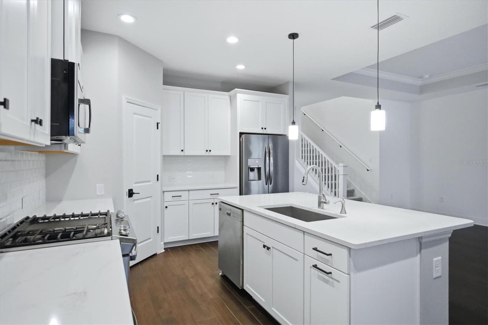 Single Family Residence at 425 ARIANO AVE, NORTH VENICE, photo 13 of 54