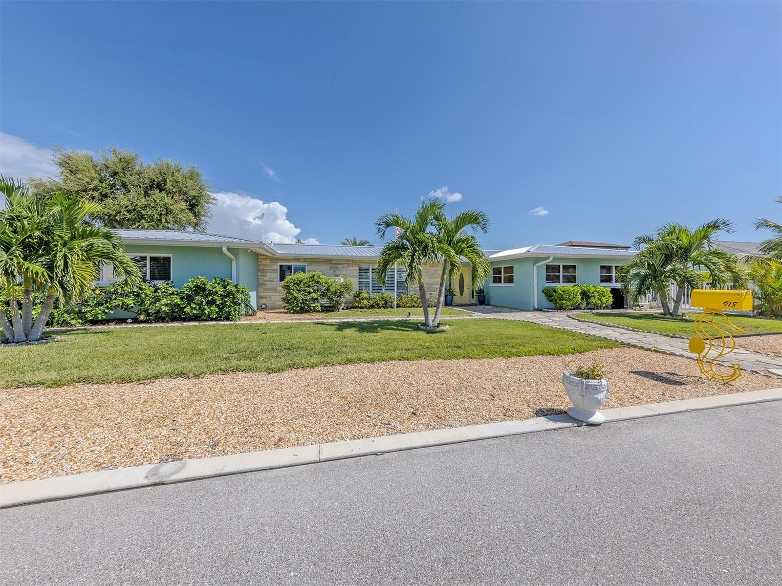 Single Family Residence at 918 GIBBS RD, VENICE, photo 6 of 48