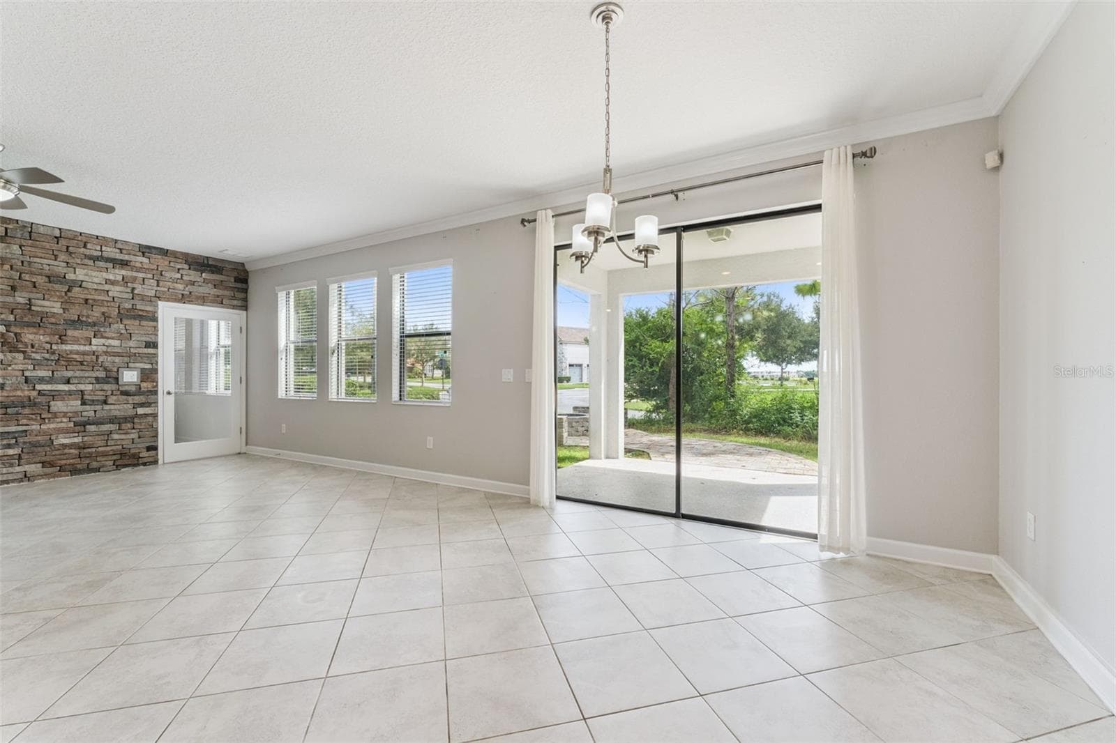 Spacious great room - 8001 POND APPLE DR, WINTER GARDEN