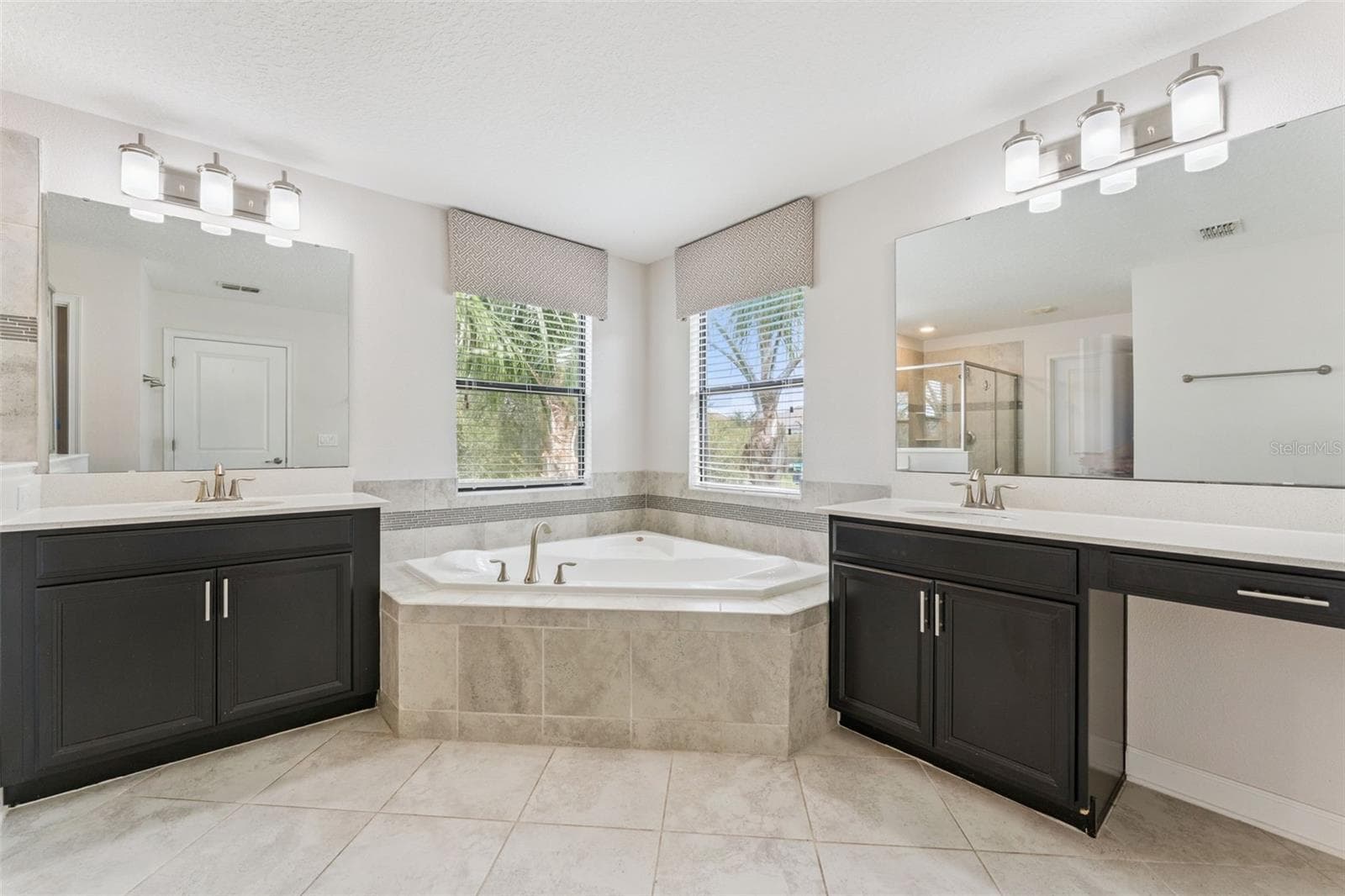Garden tub ! - 8001 POND APPLE DR, WINTER GARDEN