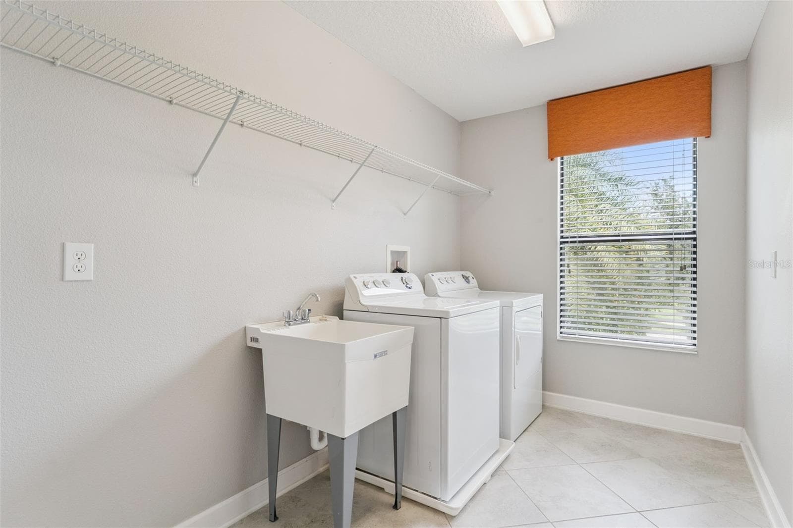 Laundry is upstairs with direct access to owners suite too - 8001 POND APPLE DR, WINTER GARDEN
