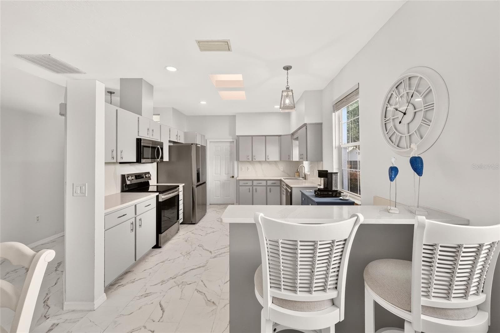 NEWER APPLIANCES - 3556 S BELGRAVE DR, INVERNESS