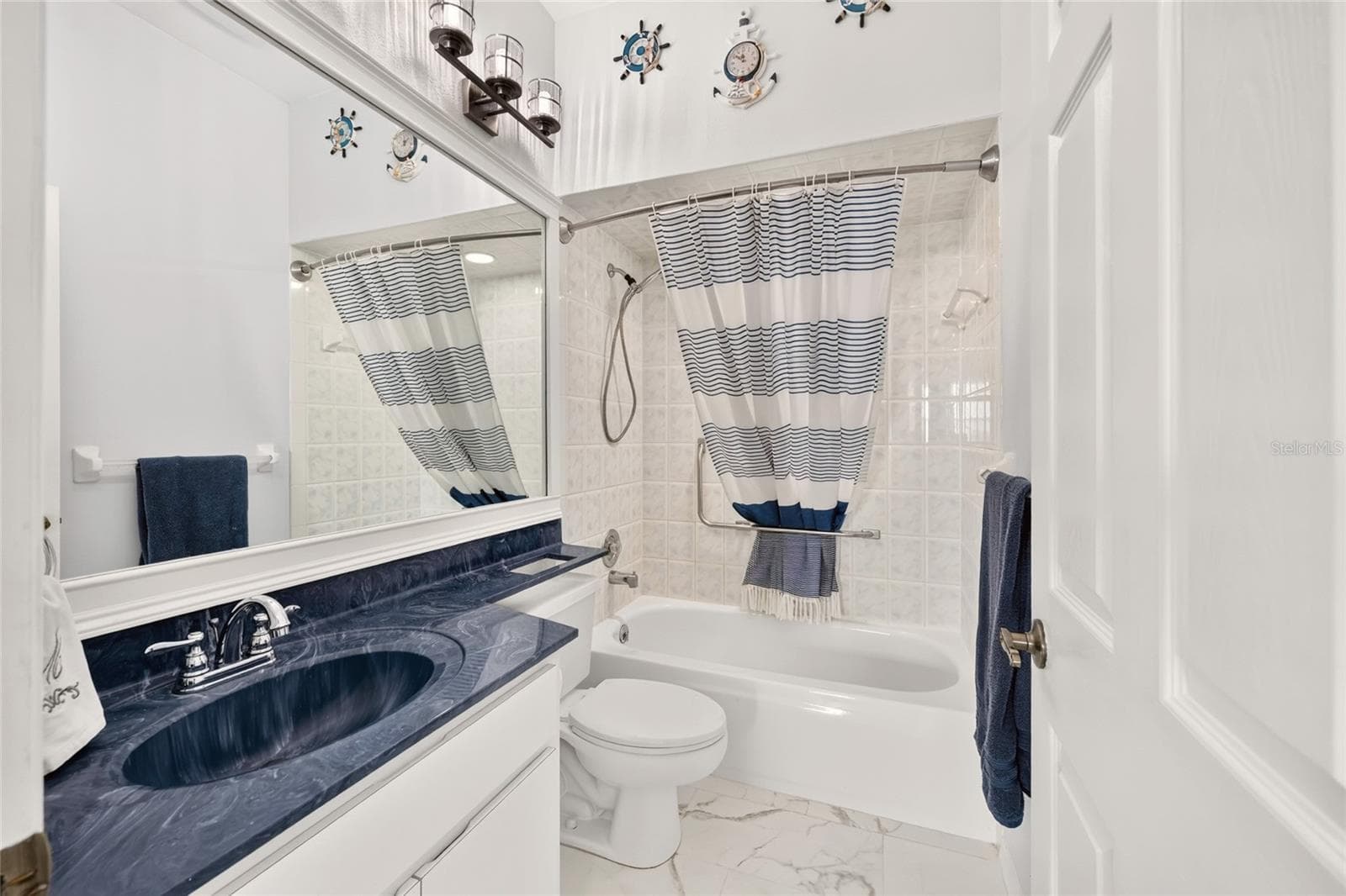 GUEST BATH - 3556 S BELGRAVE DR, INVERNESS