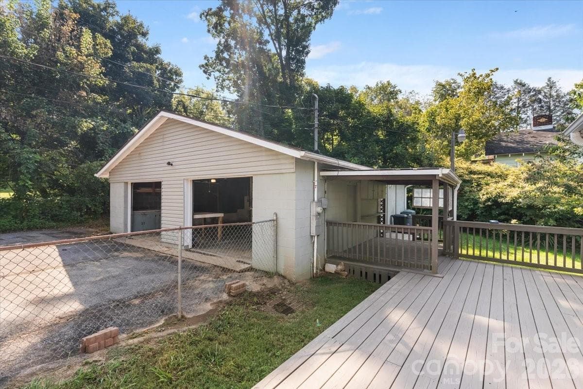 Back deck with part covered area - 2 Elkmont Place, Asheville