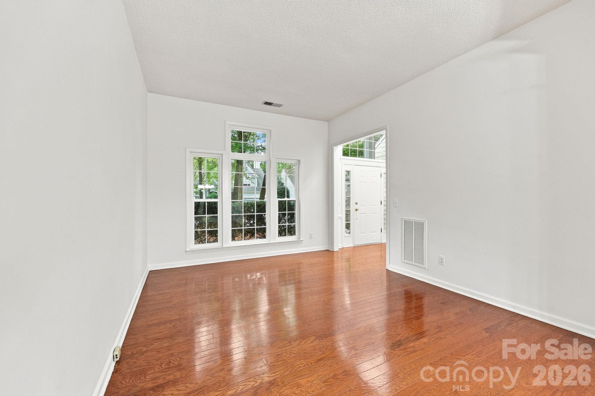 Single Family Residence at 6004 Elm Cove Lane, Charlotte, photo 7 of 48