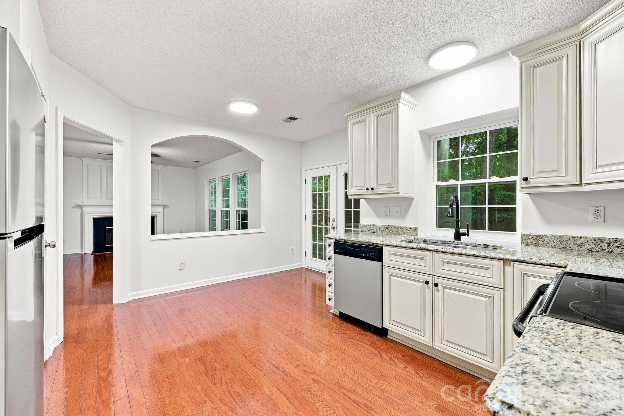 Single Family Residence at 6004 Elm Cove Lane, Charlotte, photo 9 of 48