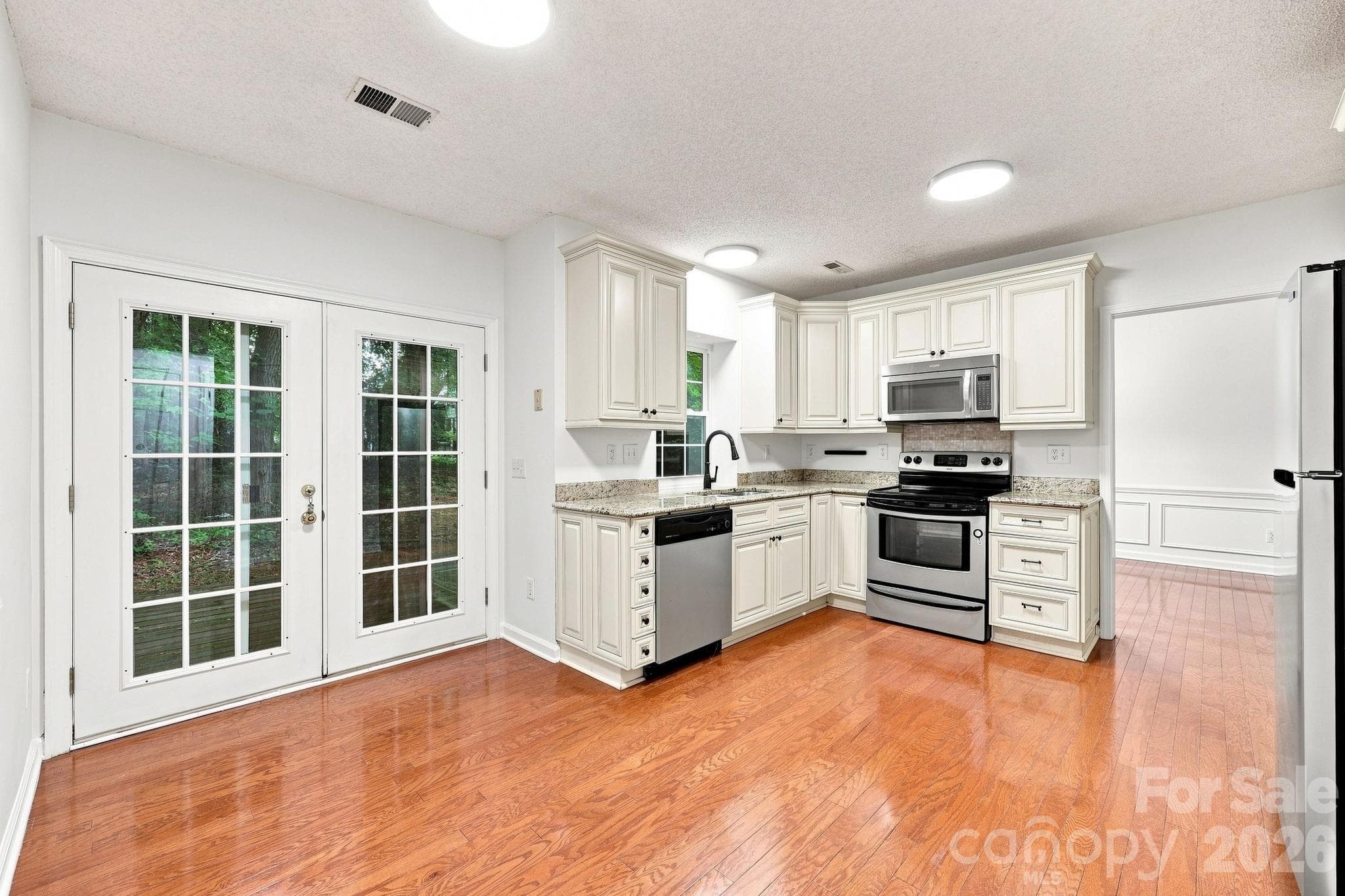 Single Family Residence at 6004 Elm Cove Lane, Charlotte, photo 12 of 48