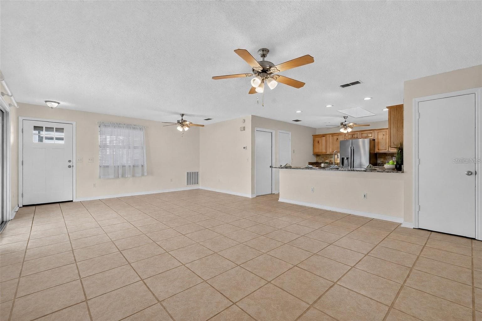 Villa at 483 HILDALGO DR, THE VILLAGES, photo 9 of 29