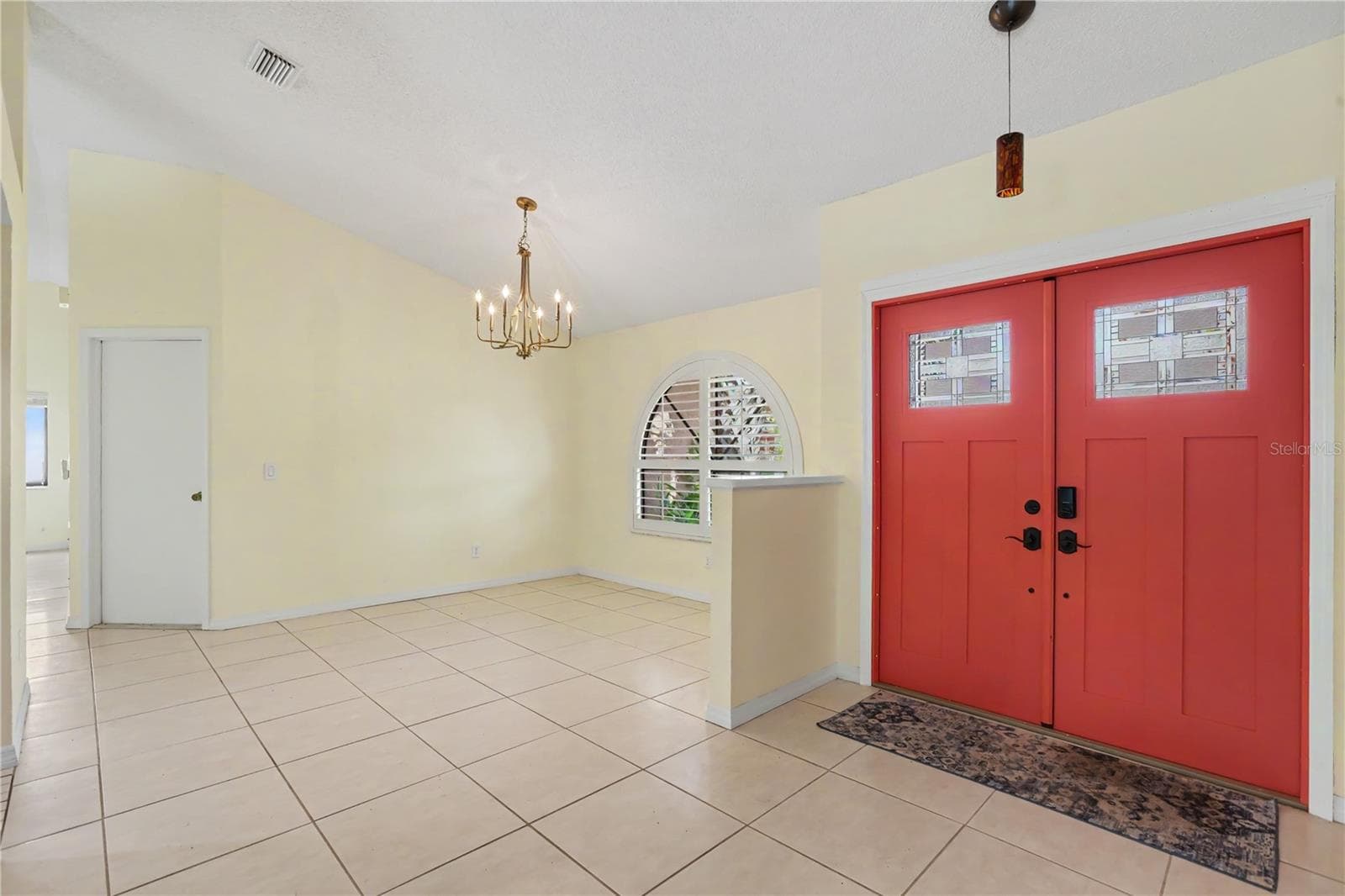 Foyer/Dining room - 1703 PADDOCK DR, PLANT CITY