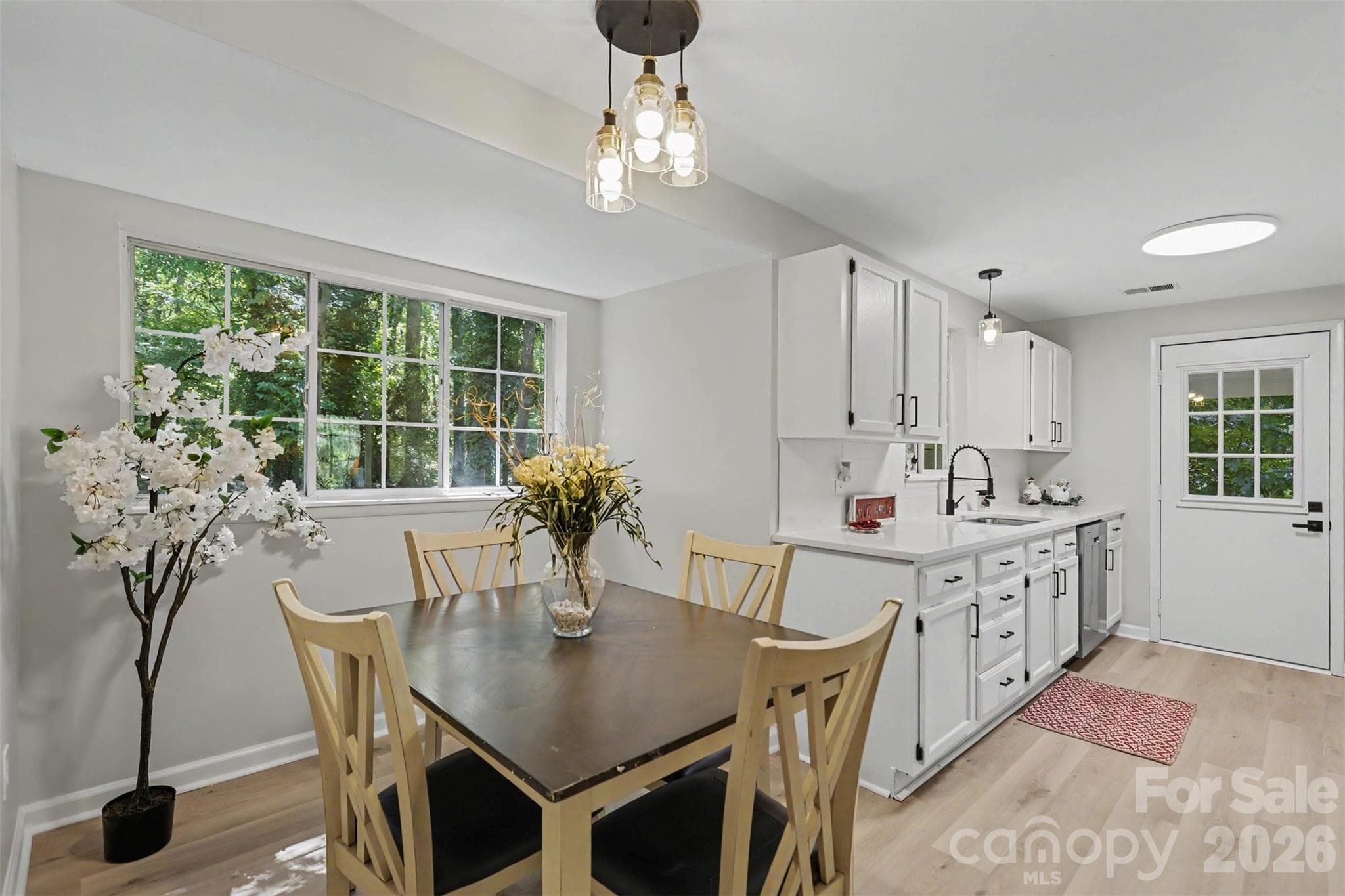 Single Family Residence at 3140 Piney Grove Road, Charlotte, photo 2 of 24