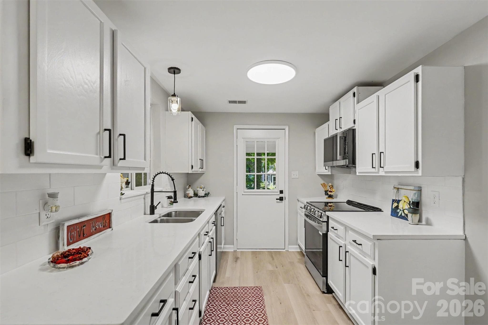 Single Family Residence at 3140 Piney Grove Road, Charlotte, photo 4 of 24