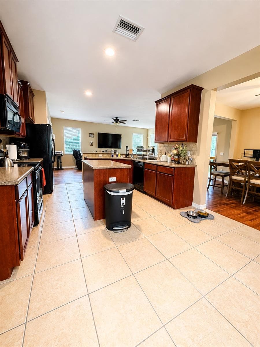 Single Family Residence at 8309 TIDAL BREEZE DR, RIVERVIEW, photo 3 of 21