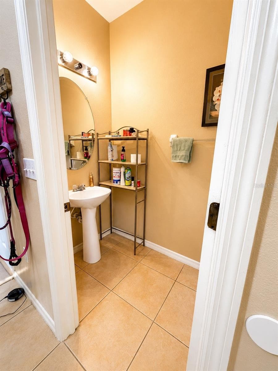 Single Family Residence at 8309 TIDAL BREEZE DR, RIVERVIEW, photo 6 of 21