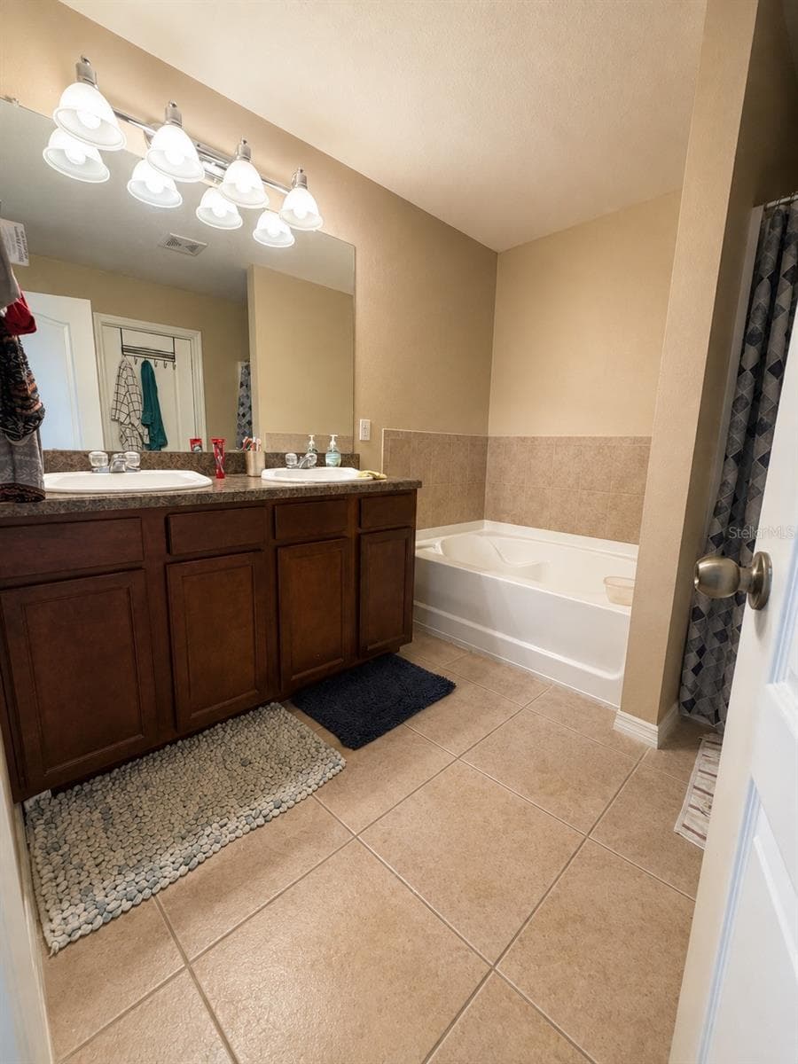 Single Family Residence at 8309 TIDAL BREEZE DR, RIVERVIEW, photo 10 of 21