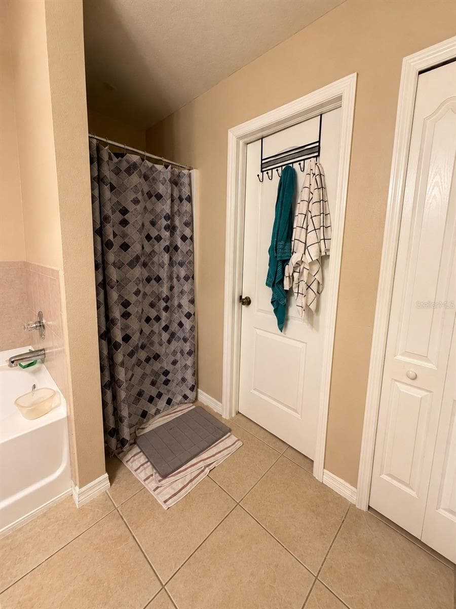 Single Family Residence at 8309 TIDAL BREEZE DR, RIVERVIEW, photo 11 of 21