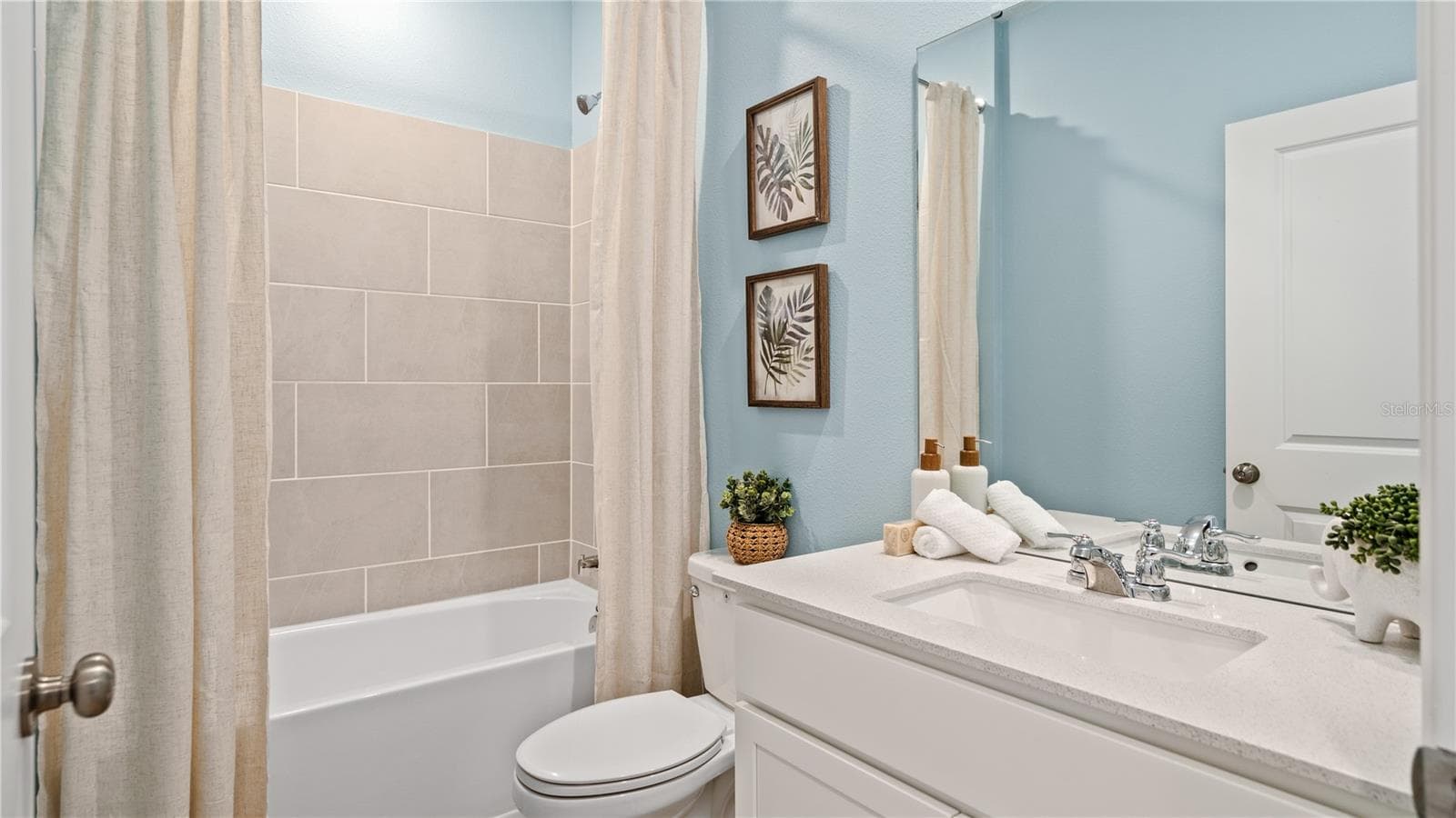 Single Family Residence at 331 CASTLEVIEW DR, DAVENPORT, photo 6 of 35