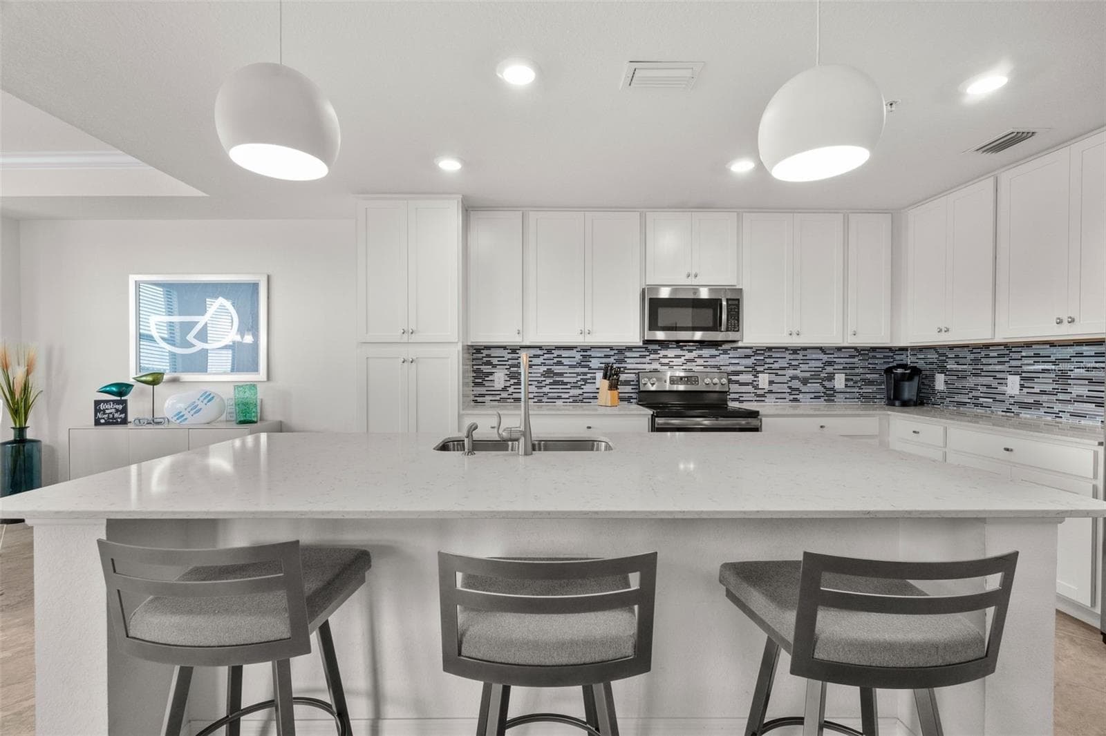 Large island - 17510 GAWTHROP DR #302, BRADENTON
