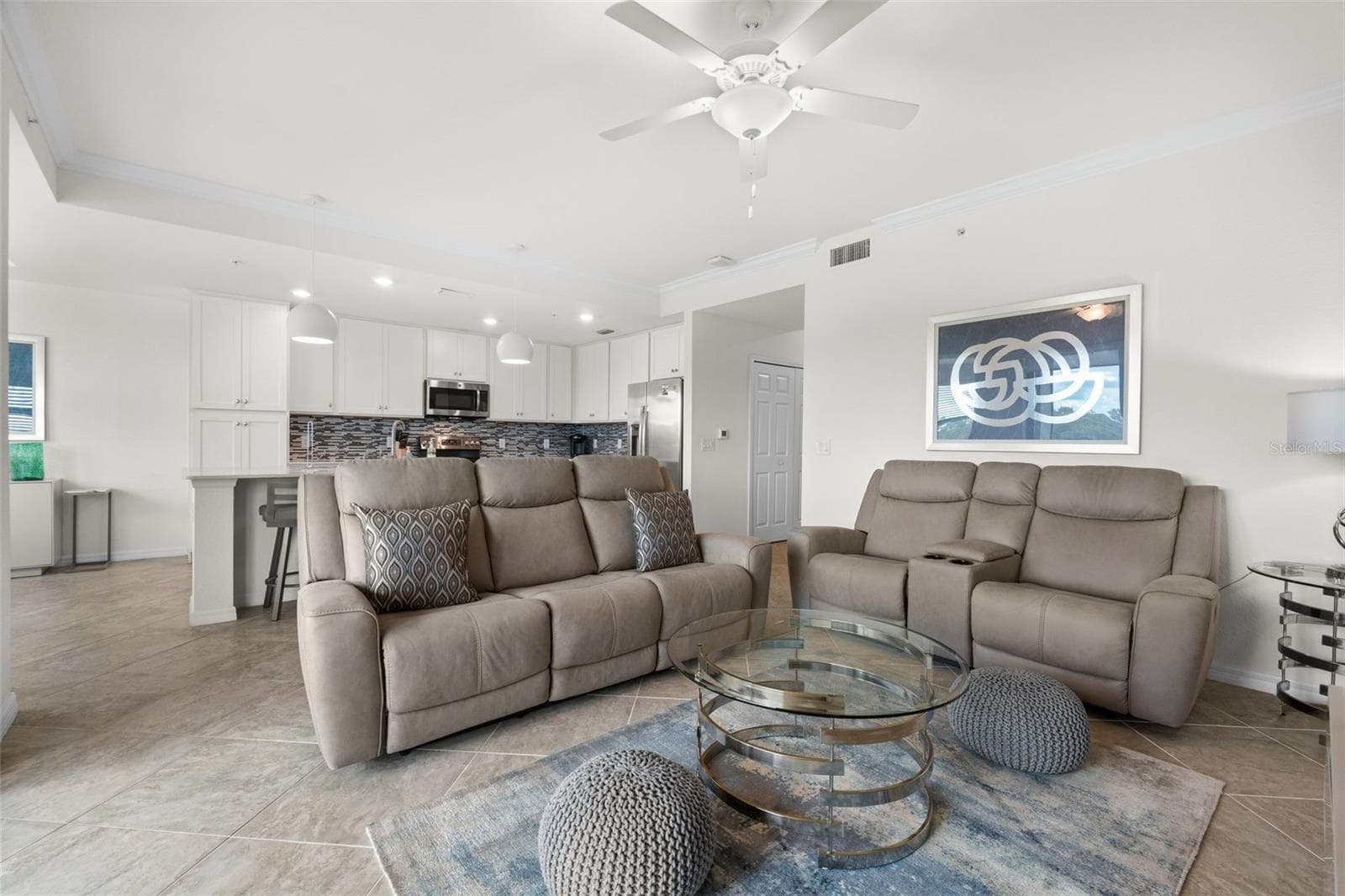 Living Room - 17510 GAWTHROP DR #302, BRADENTON