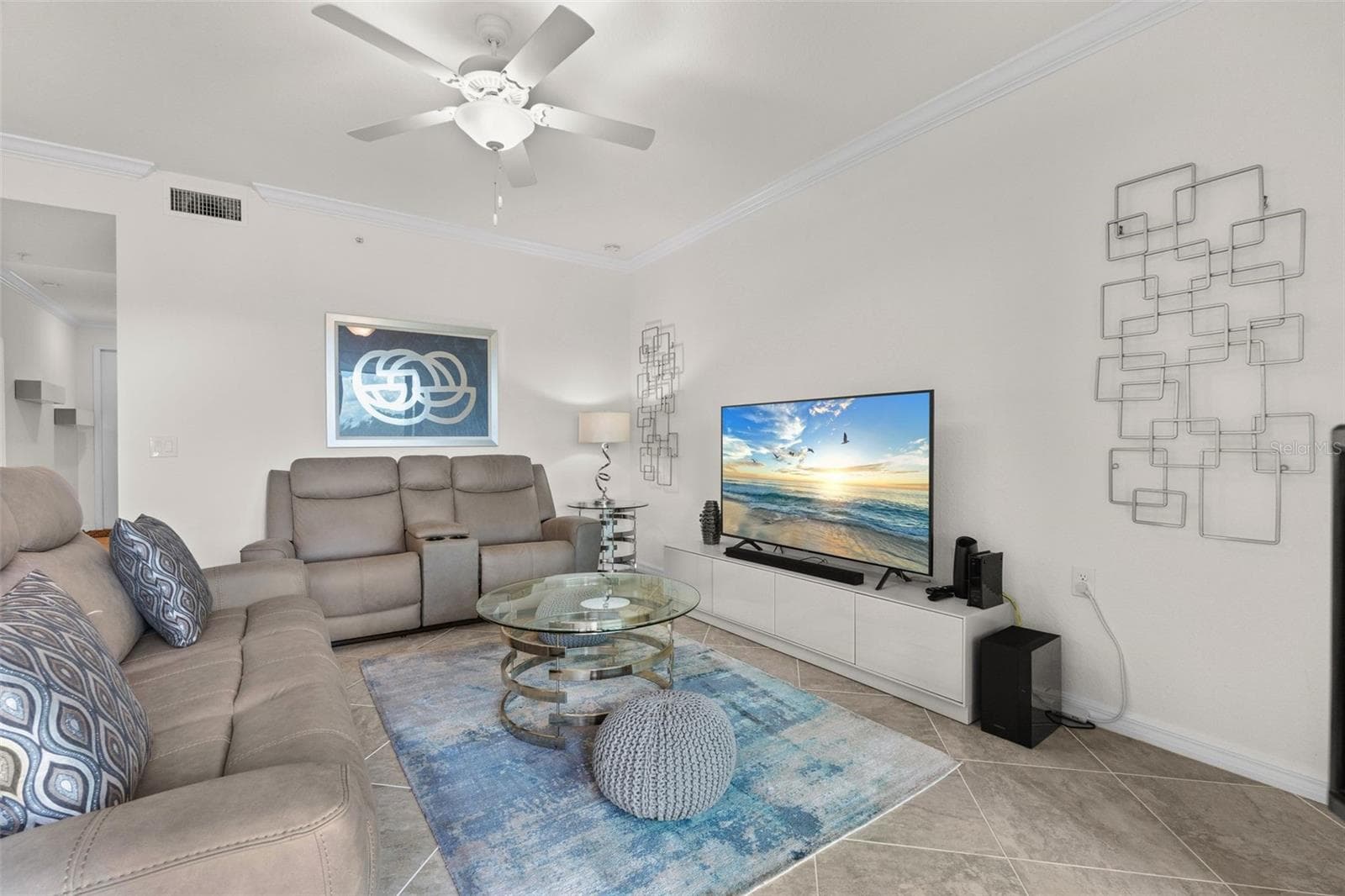 Living Room - 17510 GAWTHROP DR #302, BRADENTON