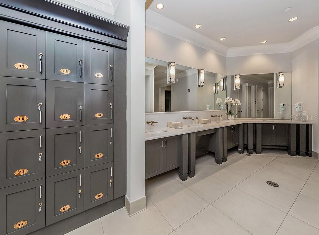 Locker Room - 17510 GAWTHROP DR #302, BRADENTON