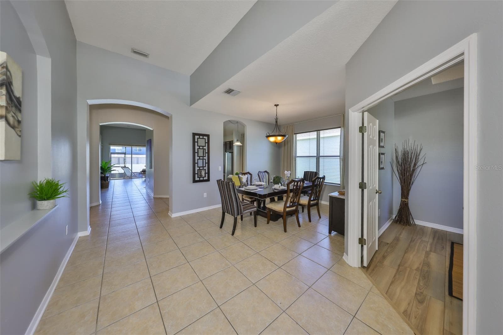 Single Family Residence at 11408 COVENTRY GROVE CIR, LITHIA, photo 7 of 50
